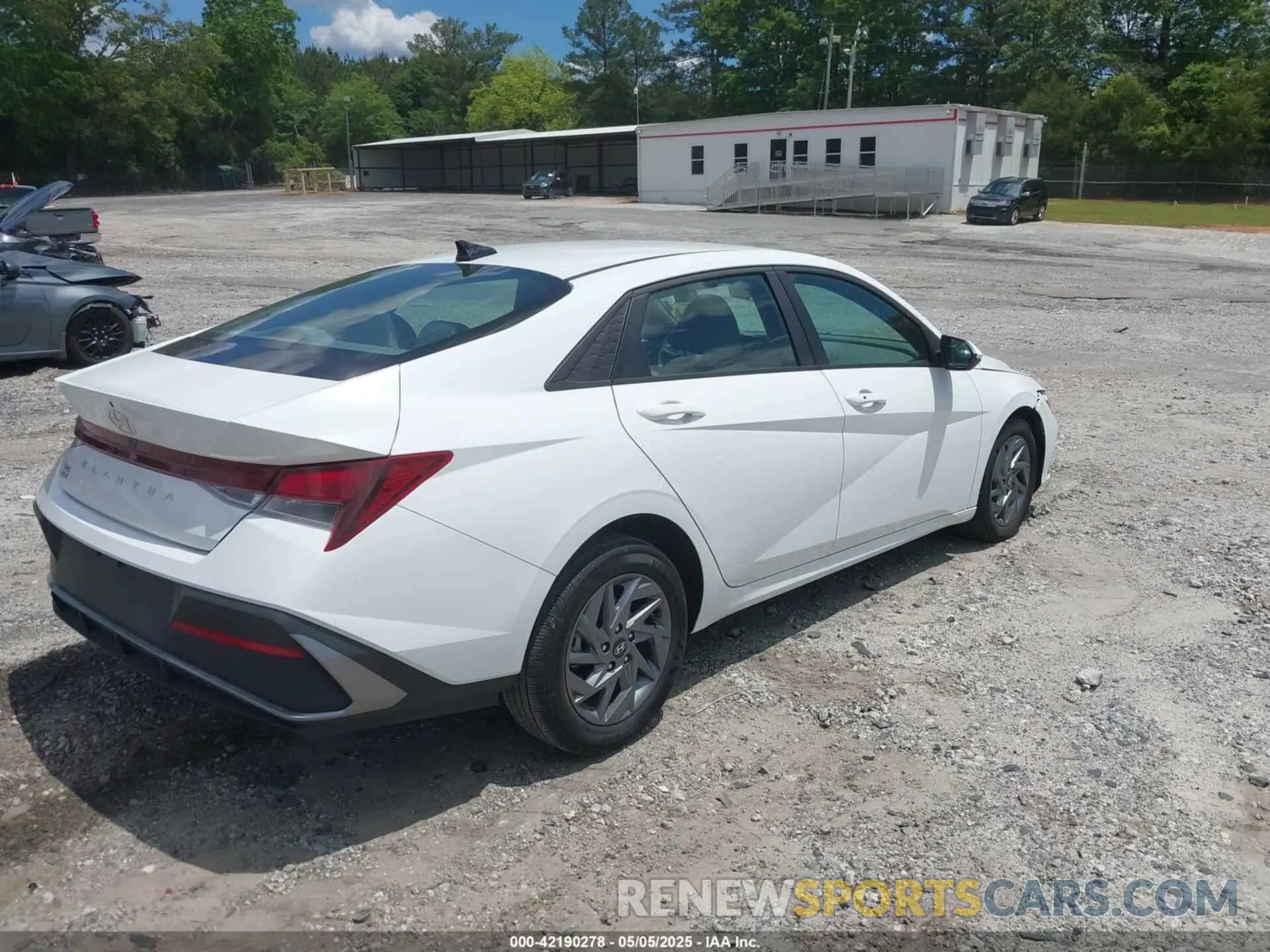 4 fotografías del automóvil dañado KMHLM4DG0RU672240 HYUNDAI ELANTRA 2024