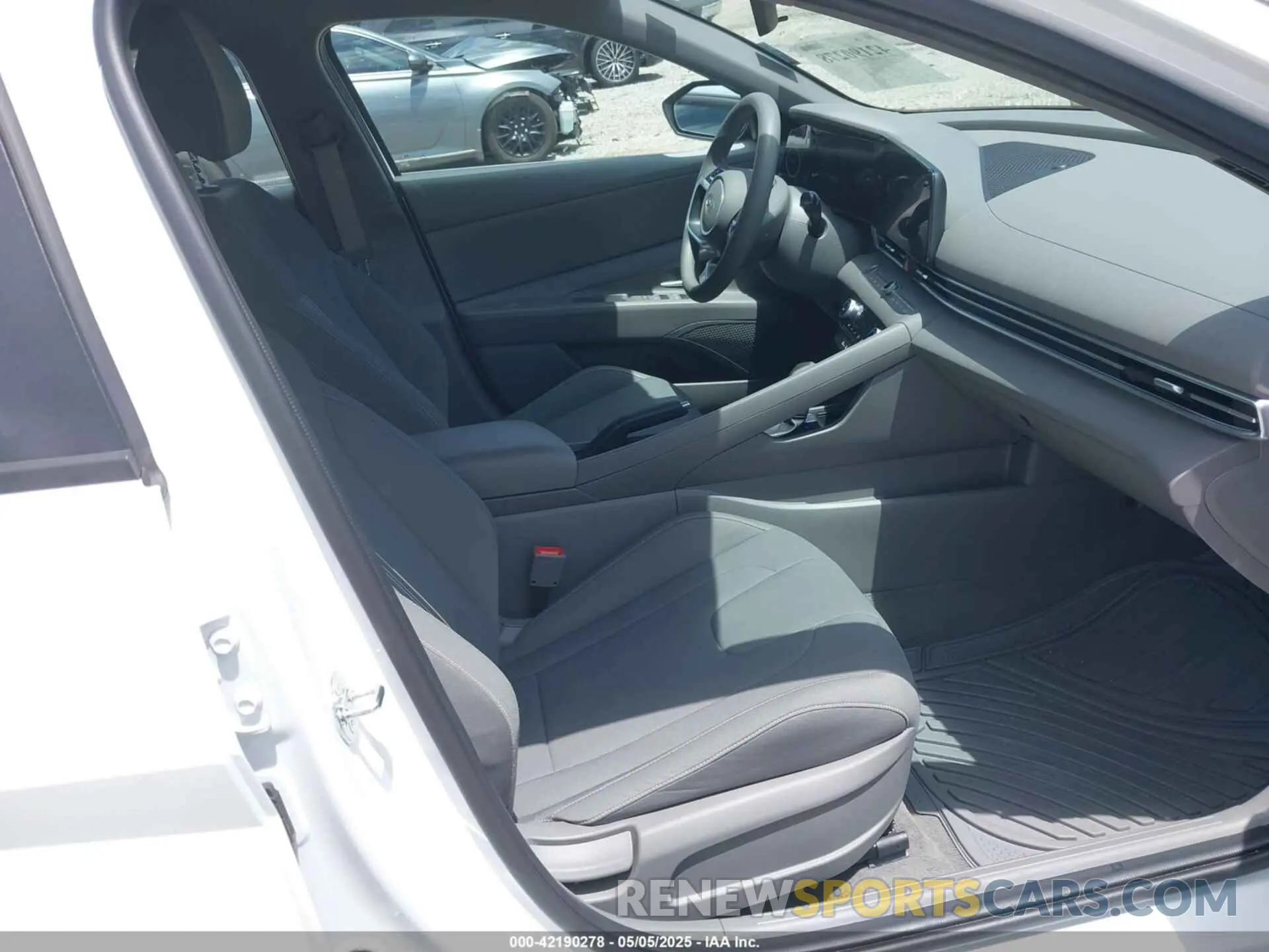5 fotografías del automóvil dañado KMHLM4DG0RU672240 HYUNDAI ELANTRA 2024