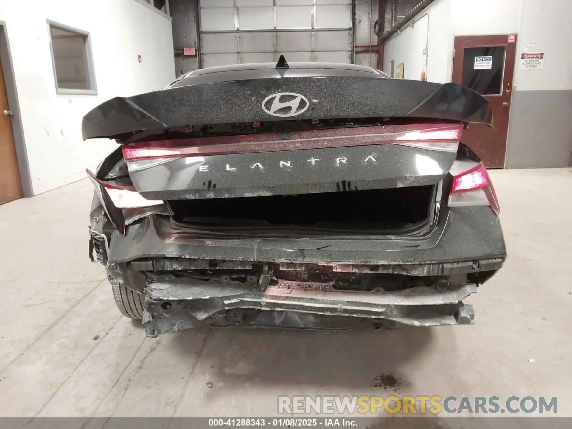 16 fotografías del automóvil dañado KMHLM4DG1RU654944 HYUNDAI ELANTRA 2024
