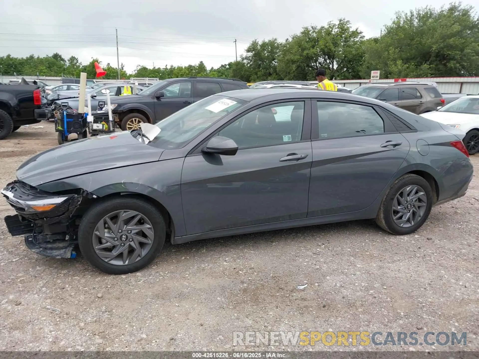 14 fotografías del automóvil dañado KMHLM4DG1RU756339 HYUNDAI ELANTRA 2024
