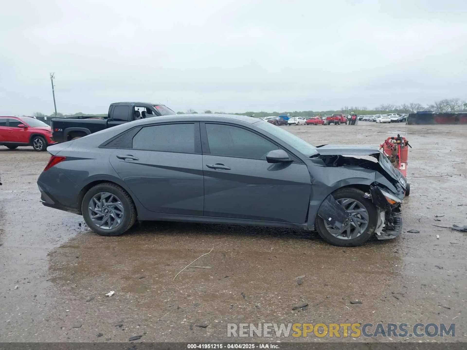 13 fotografías del automóvil dañado KMHLM4DG1RU808245 HYUNDAI ELANTRA 2024