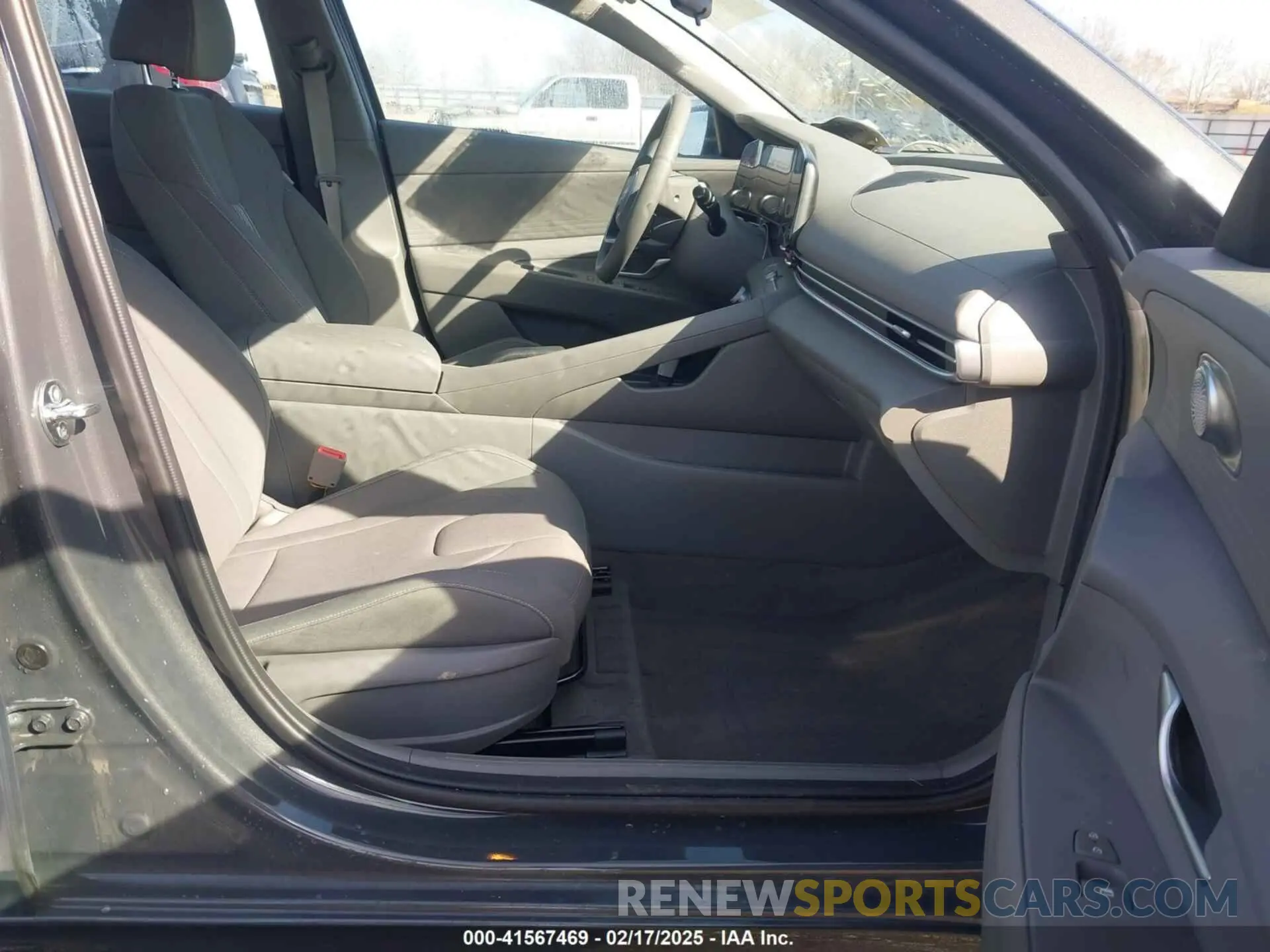 5 fotografías del automóvil dañado KMHLM4DG2RU735841 HYUNDAI ELANTRA 2024