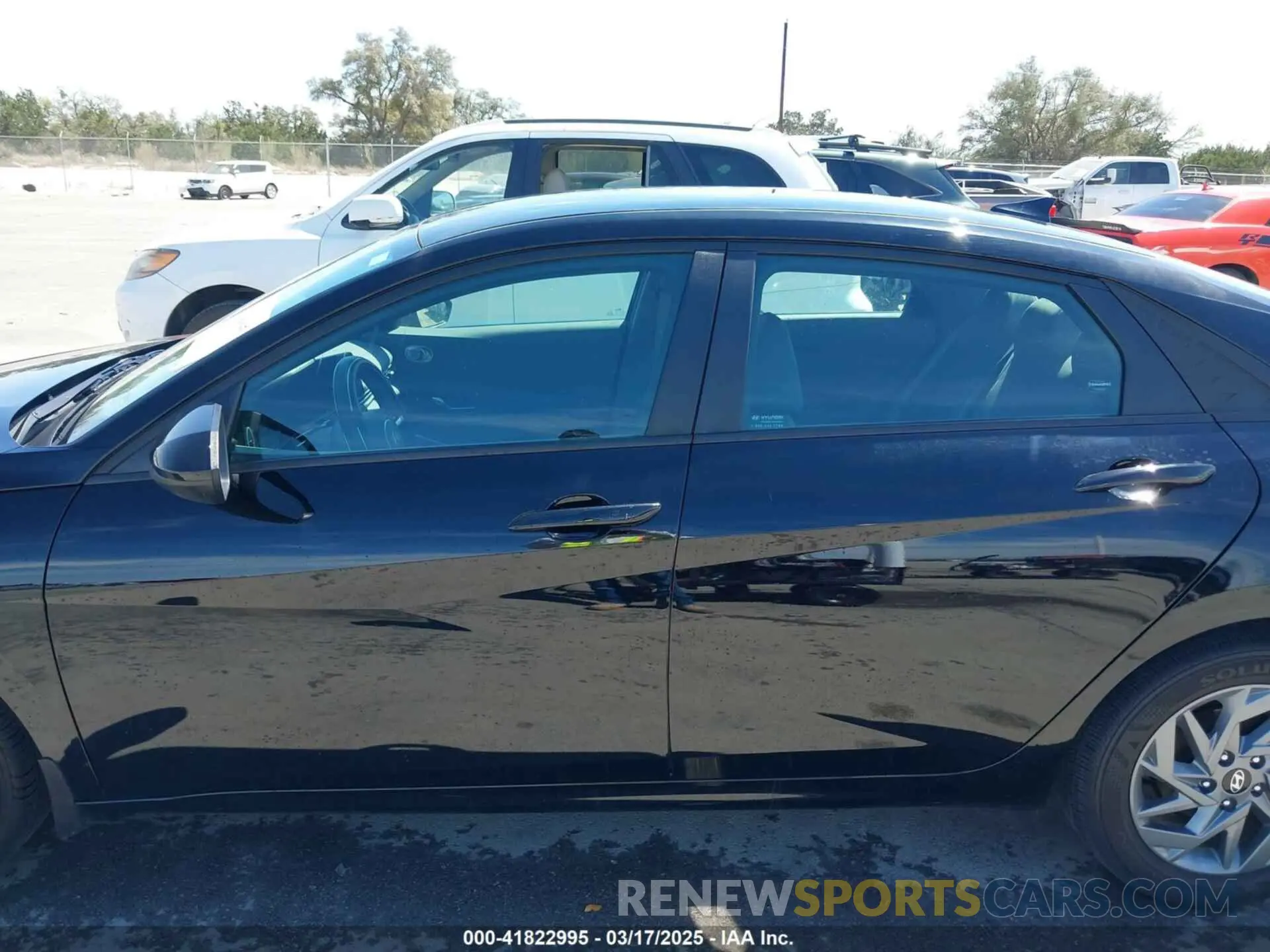 14 fotografías del automóvil dañado KMHLM4DG2RU746760 HYUNDAI ELANTRA 2024