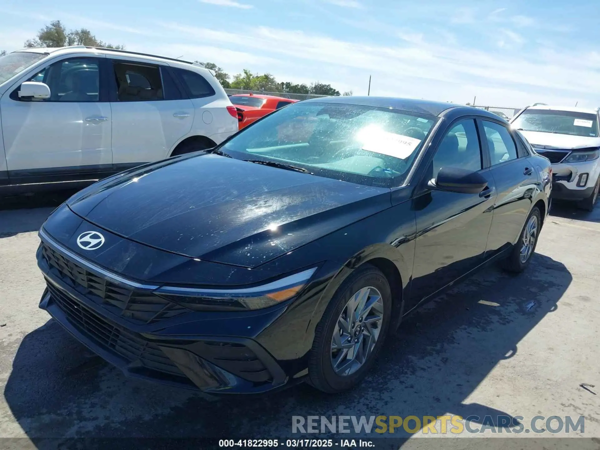 2 fotografías del automóvil dañado KMHLM4DG2RU746760 HYUNDAI ELANTRA 2024