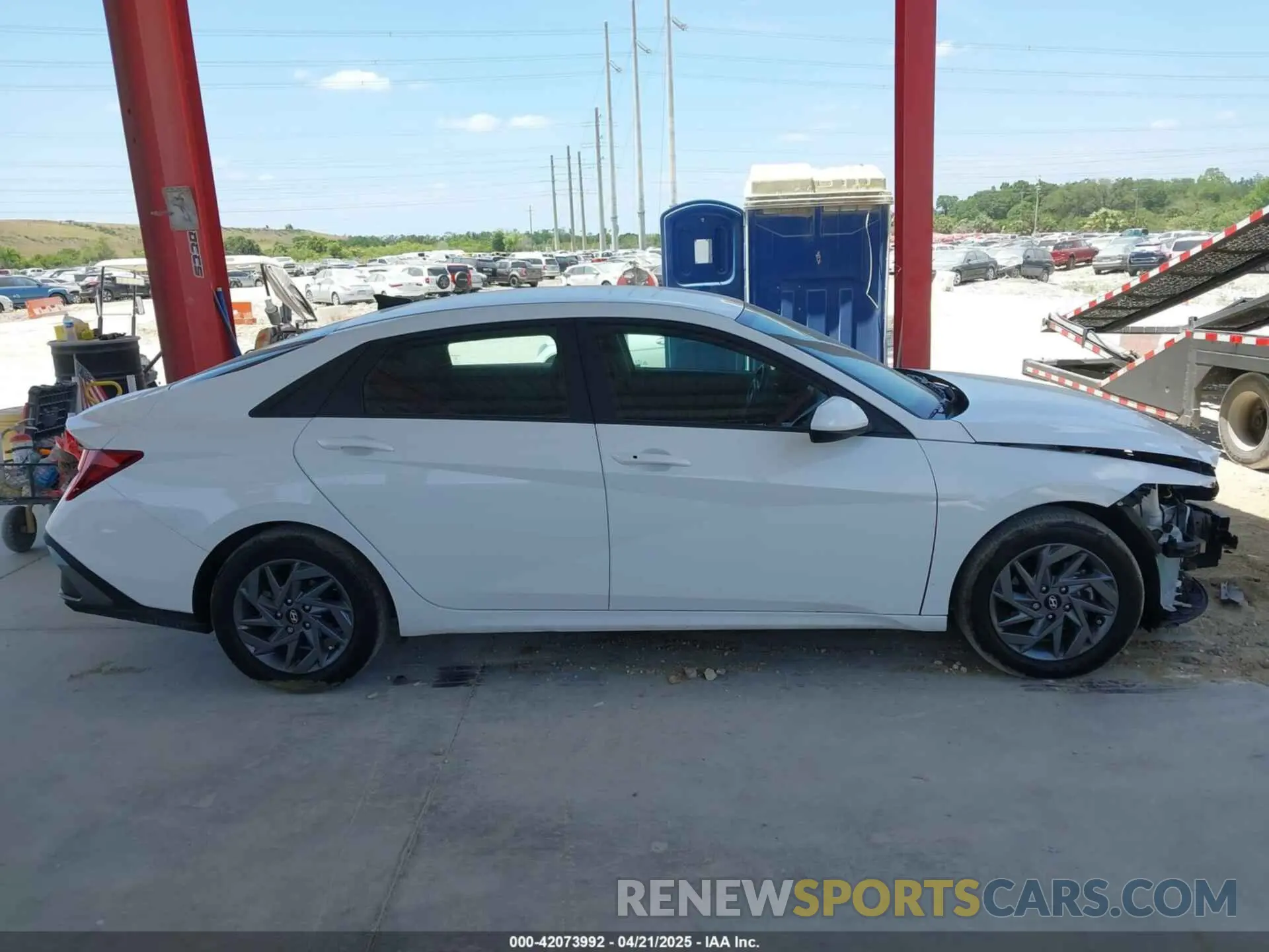 14 fotografías del automóvil dañado KMHLM4DG3RU637174 HYUNDAI ELANTRA 2024