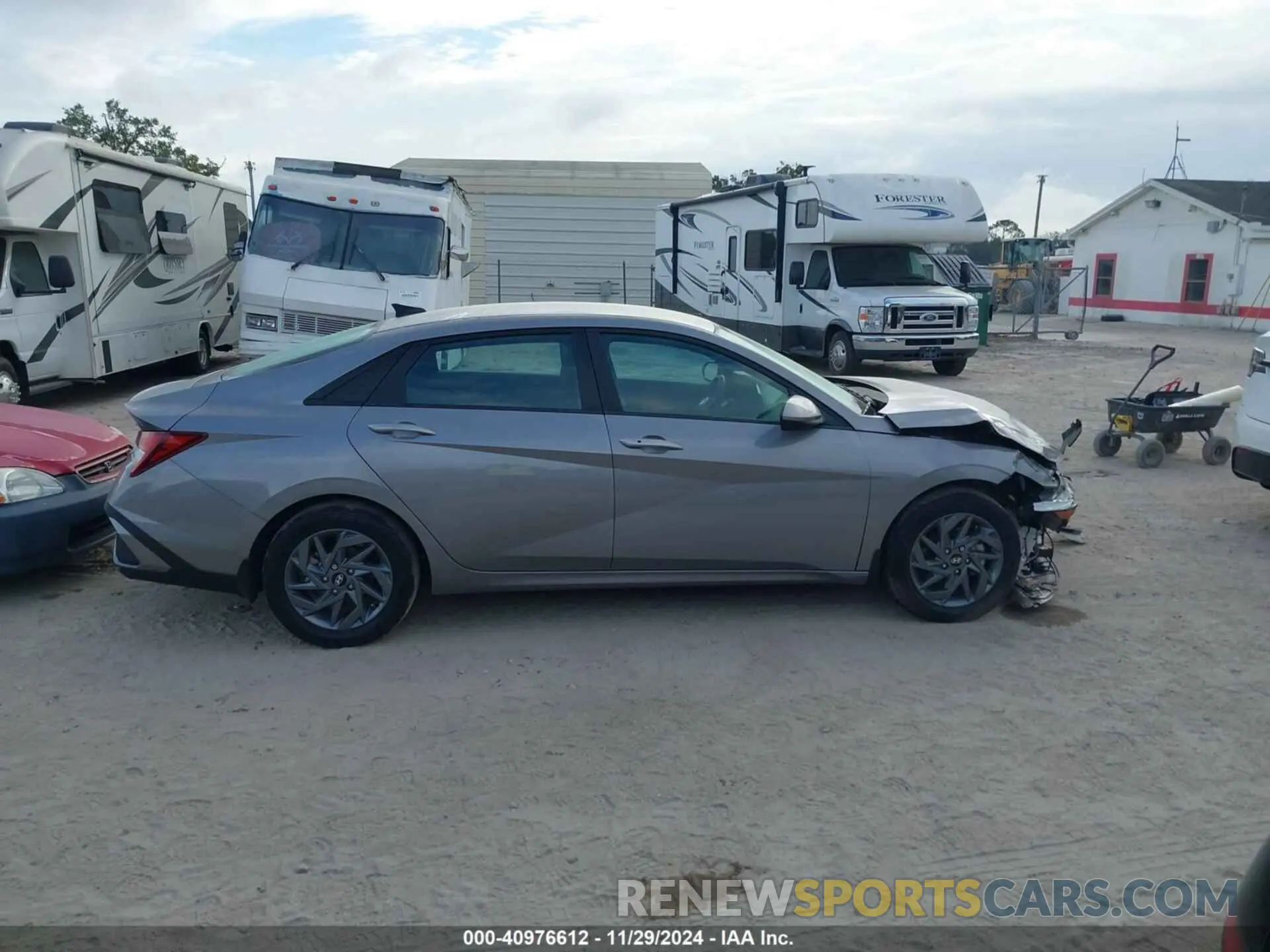12 fotografías del automóvil dañado KMHLM4DG3RU693115 HYUNDAI ELANTRA 2024