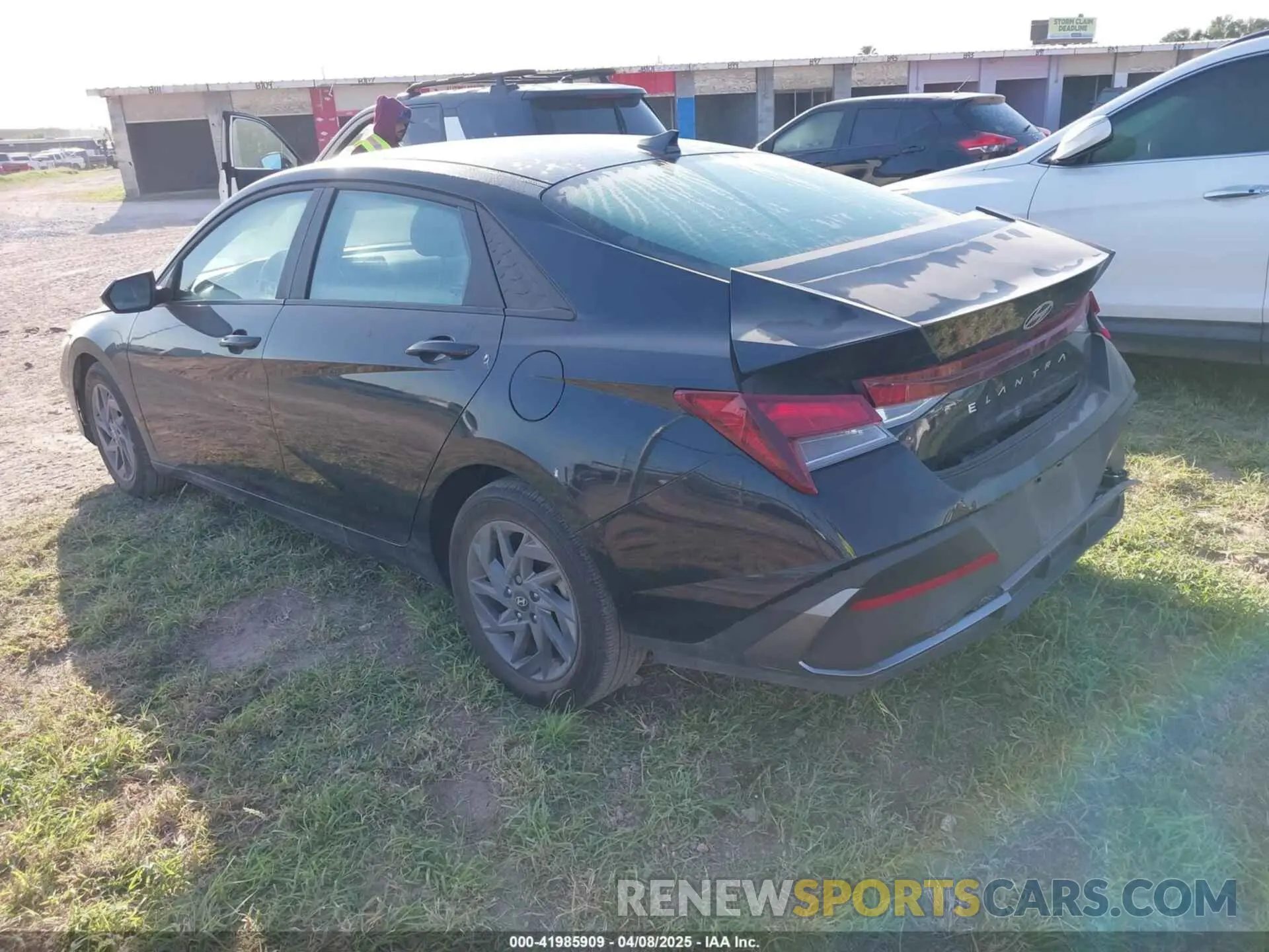3 fotografías del automóvil dañado KMHLM4DG3RU751126 HYUNDAI ELANTRA 2024