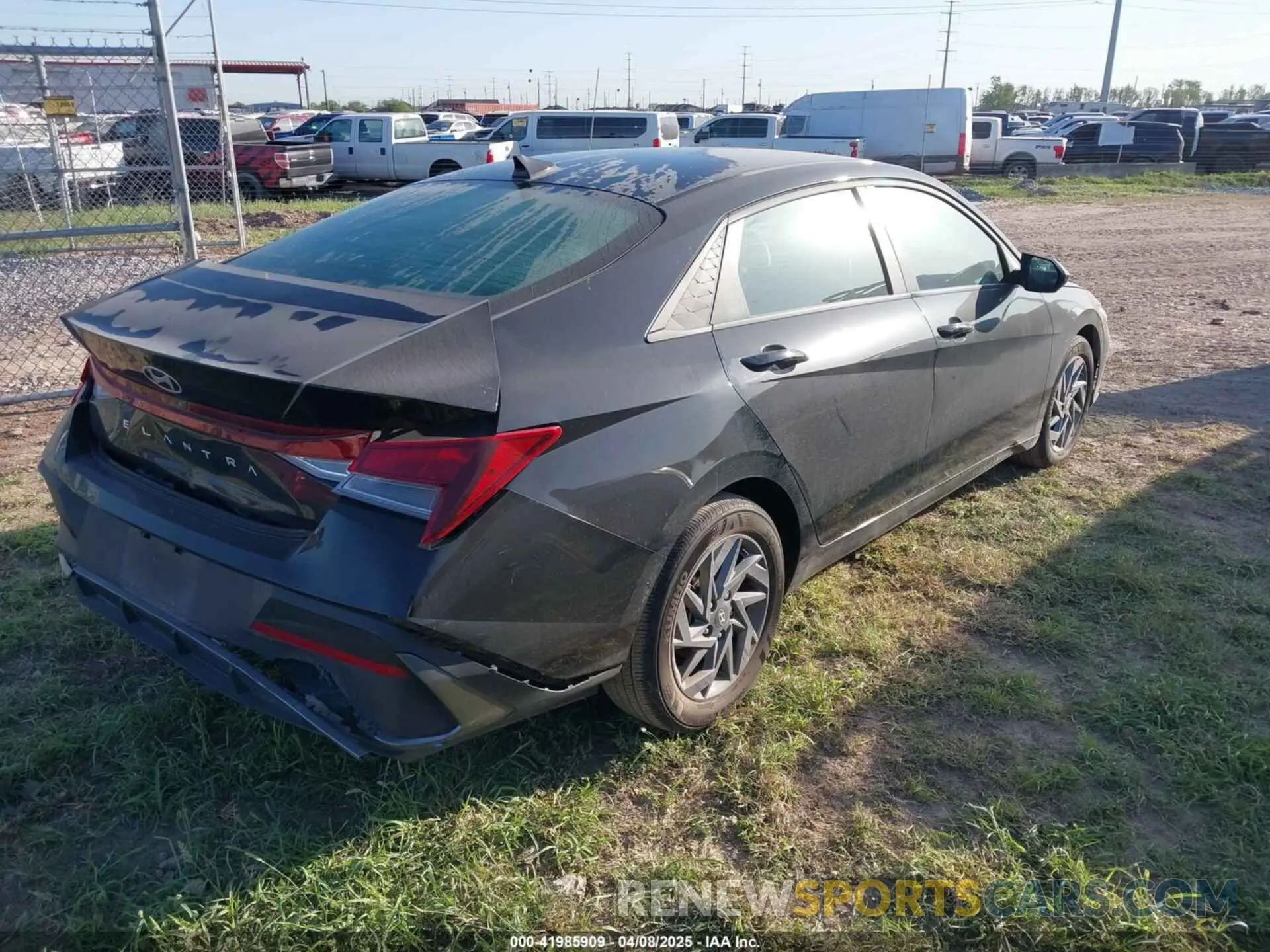 4 fotografías del automóvil dañado KMHLM4DG3RU751126 HYUNDAI ELANTRA 2024