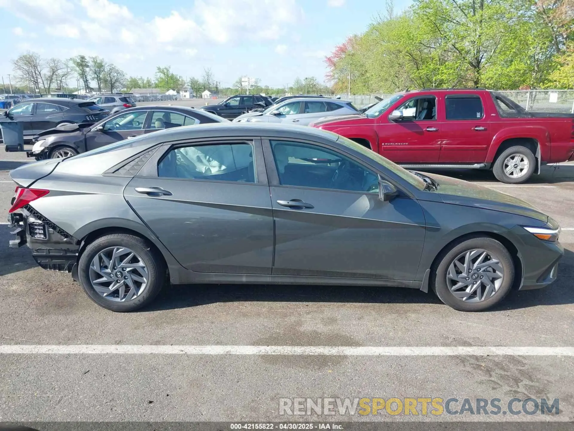13 fotografías del automóvil dañado KMHLM4DG3RU759596 HYUNDAI ELANTRA 2024