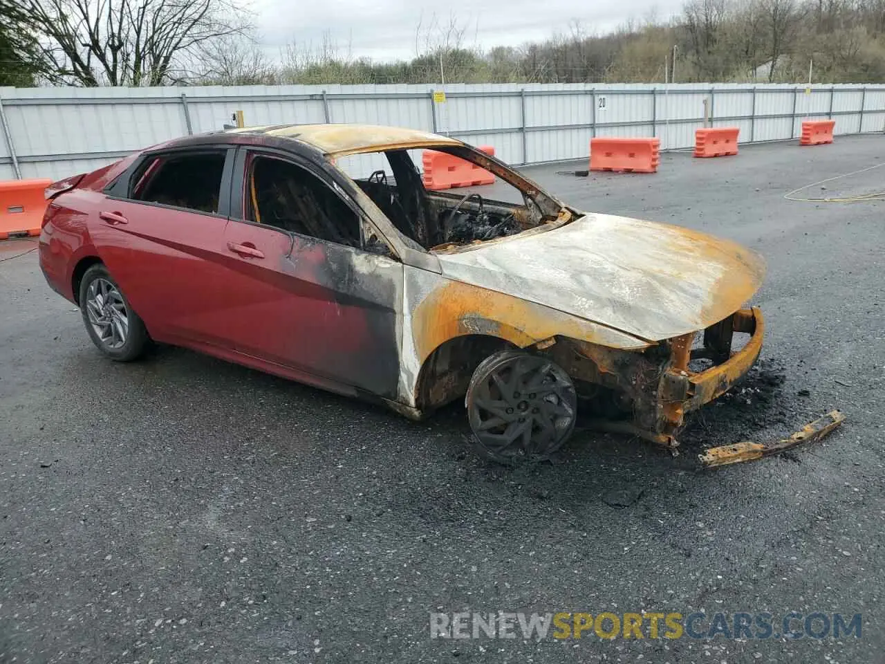 4 fotografías del automóvil dañado KMHLM4DG3RU845359 HYUNDAI ELANTRA 2024