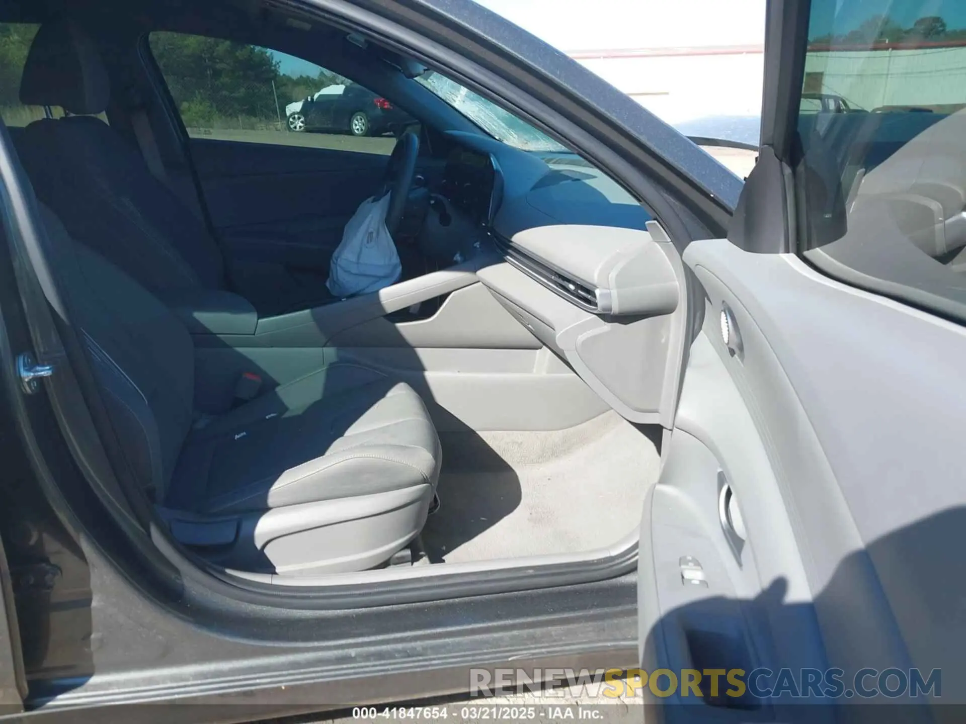 5 fotografías del automóvil dañado KMHLM4DG4RU707815 HYUNDAI ELANTRA 2024