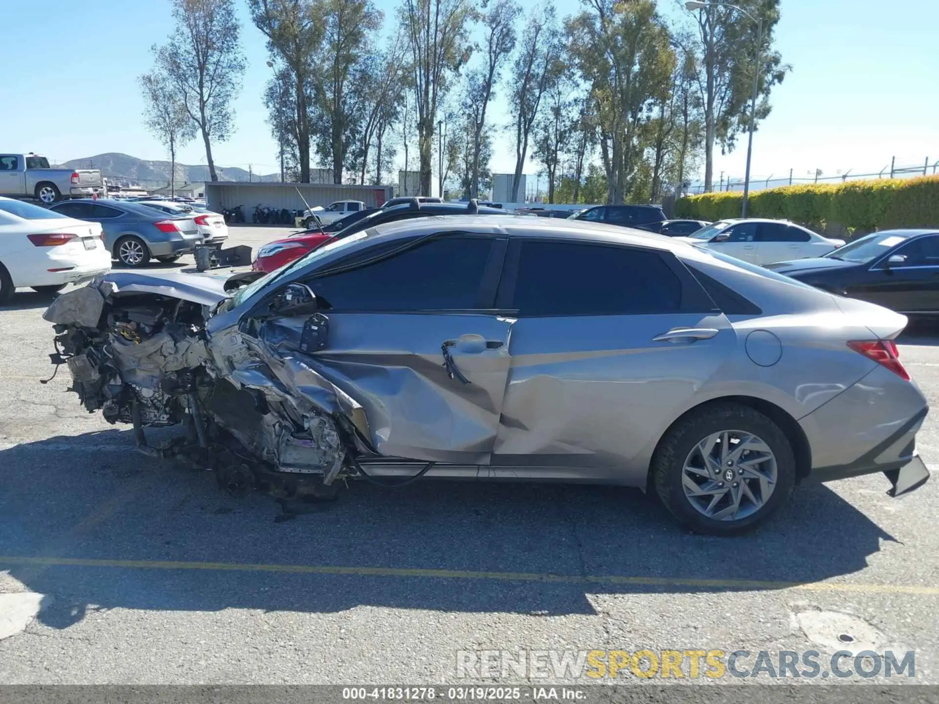 14 fotografías del automóvil dañado KMHLM4DG5RU697120 HYUNDAI ELANTRA 2024