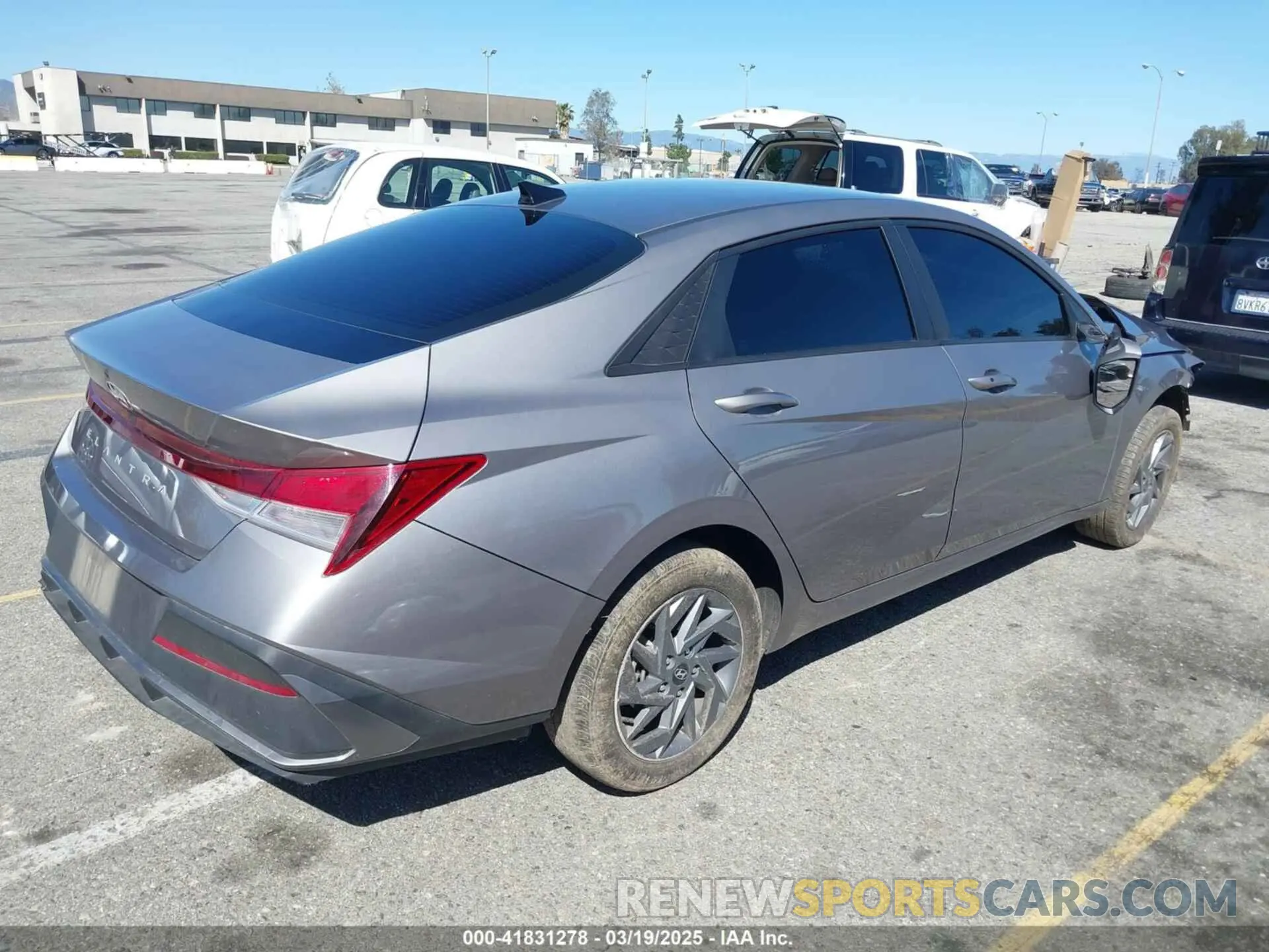 4 fotografías del automóvil dañado KMHLM4DG5RU697120 HYUNDAI ELANTRA 2024