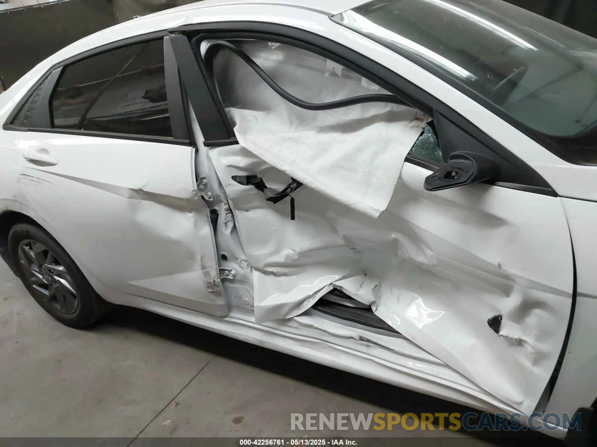 12 fotografías del automóvil dañado KMHLM4DG6RU803946 HYUNDAI ELANTRA 2024