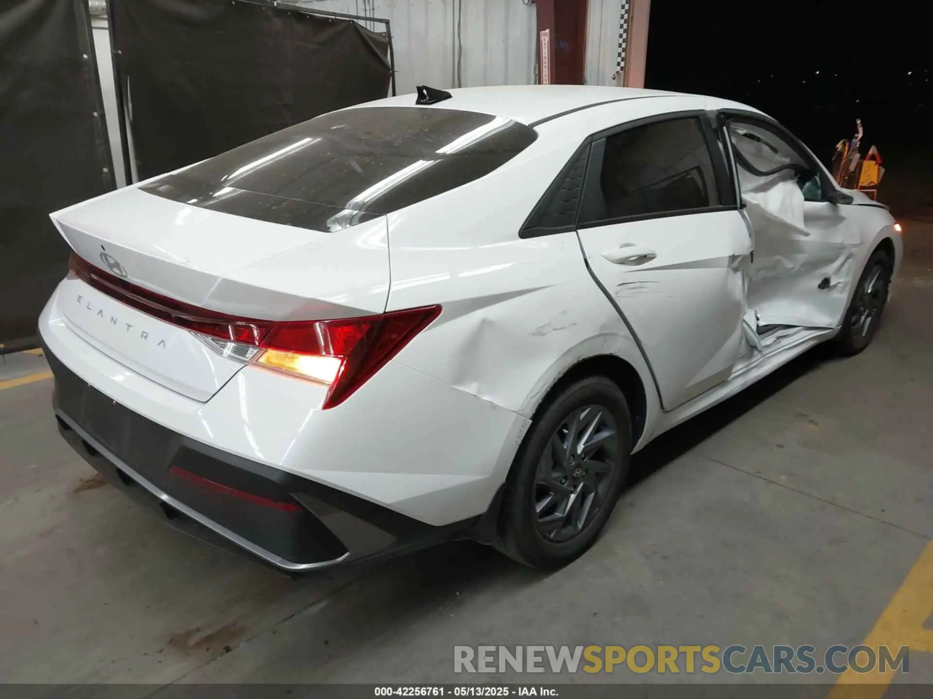 4 fotografías del automóvil dañado KMHLM4DG6RU803946 HYUNDAI ELANTRA 2024