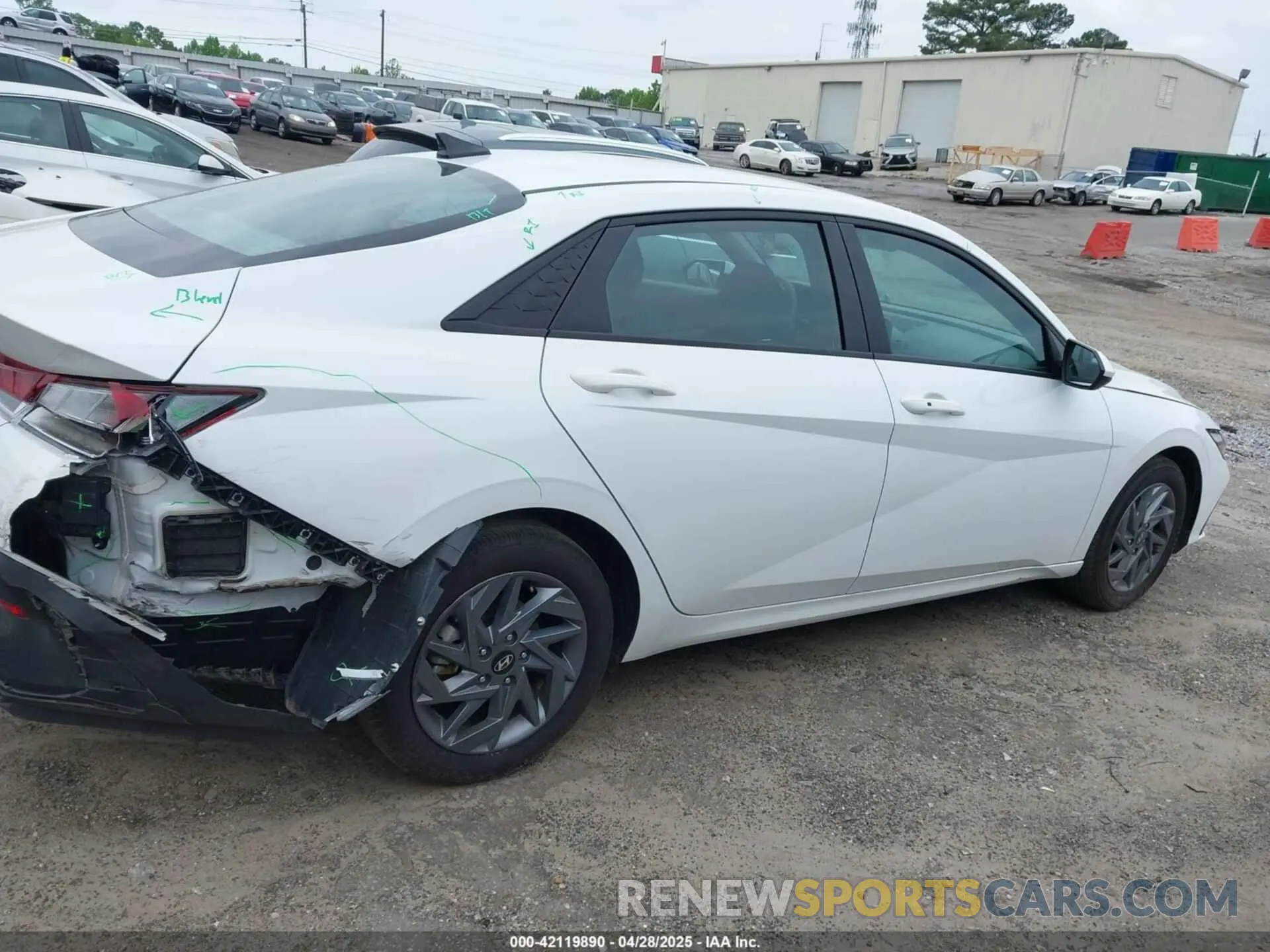 13 fotografías del automóvil dañado KMHLM4DG7RU666094 HYUNDAI ELANTRA 2024