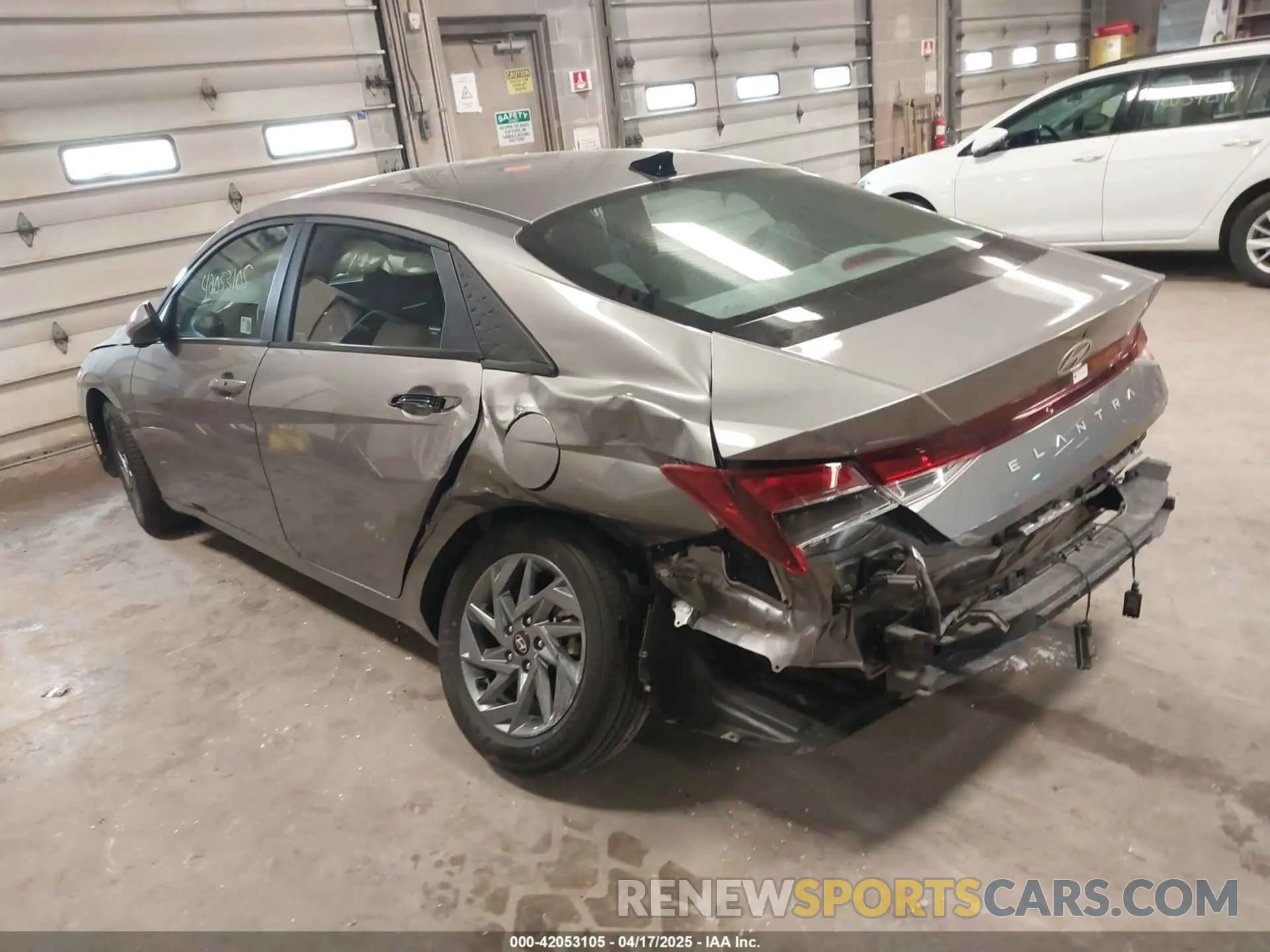 3 fotografías del automóvil dañado KMHLM4DG7RU672123 HYUNDAI ELANTRA 2024