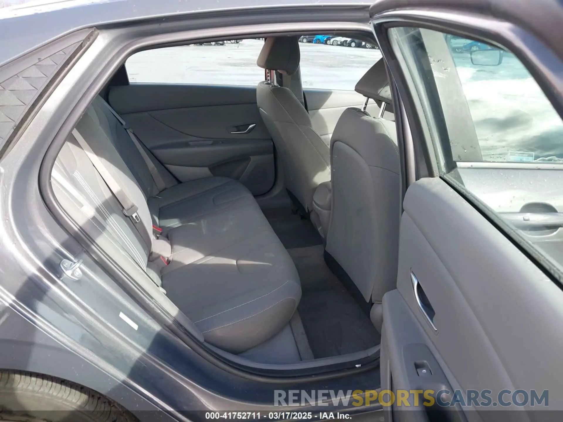 8 fotografías del automóvil dañado KMHLM4DG8RU654892 HYUNDAI ELANTRA 2024