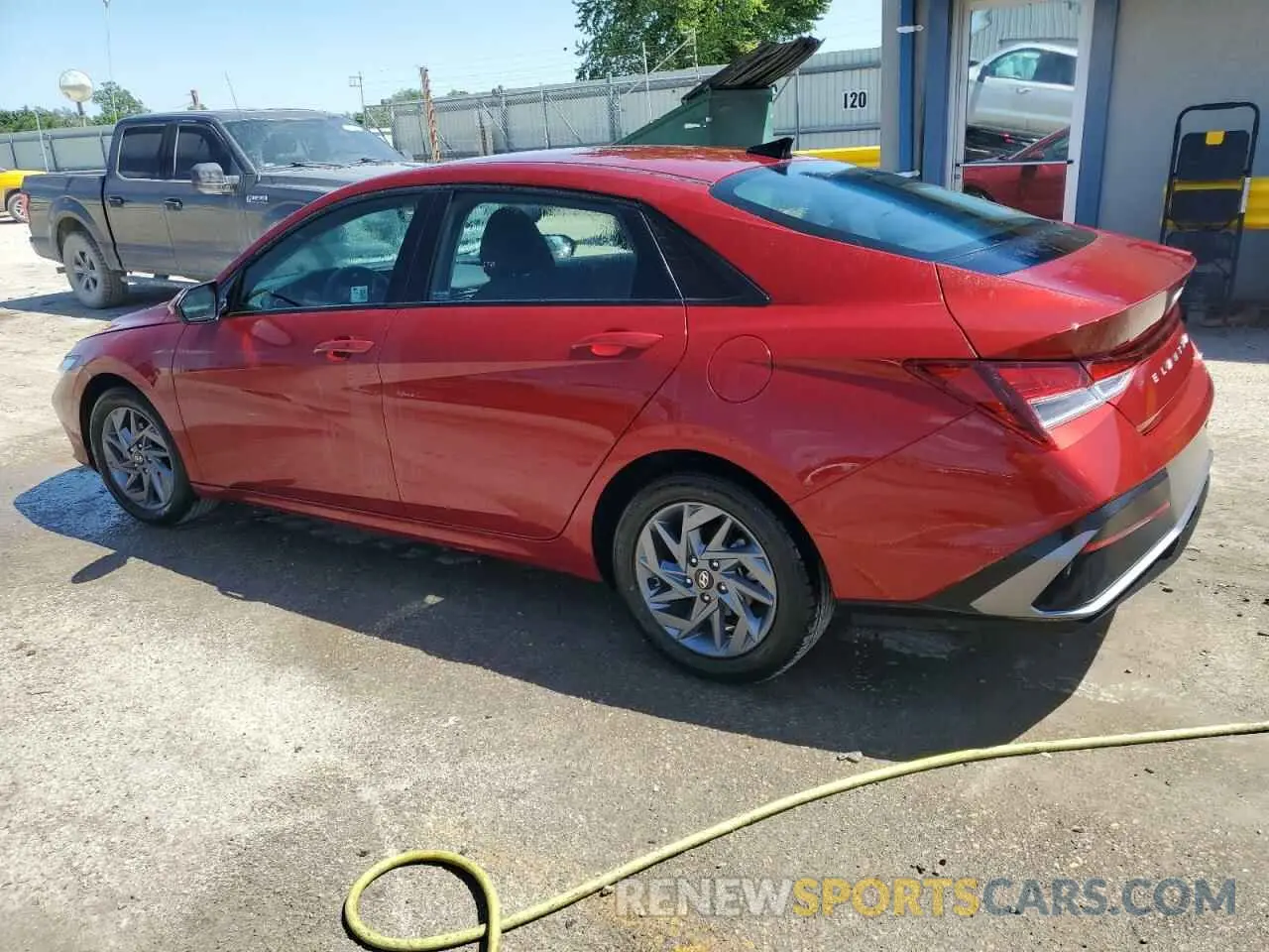 2 fotografías del automóvil dañado KMHLM4DG8RU742924 HYUNDAI ELANTRA 2024