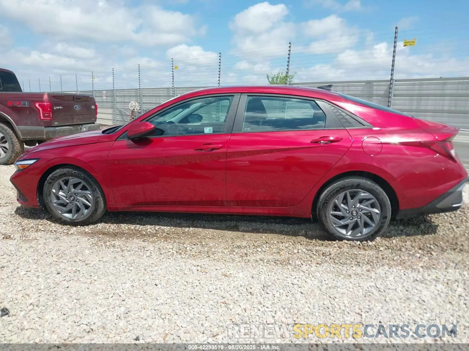 14 fotografías del automóvil dañado KMHLM4DG8RU785742 HYUNDAI ELANTRA 2024