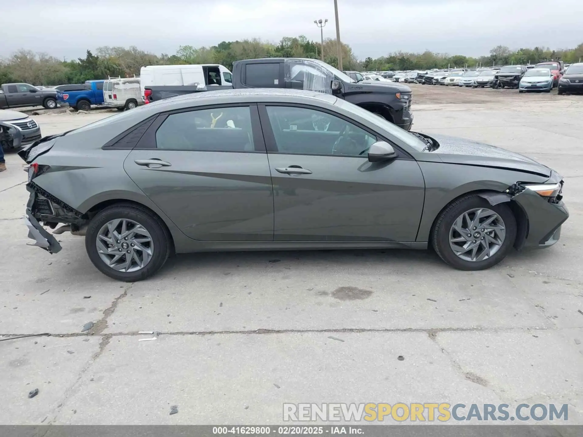 14 fotografías del automóvil dañado KMHLM4DG8RU801681 HYUNDAI ELANTRA 2024