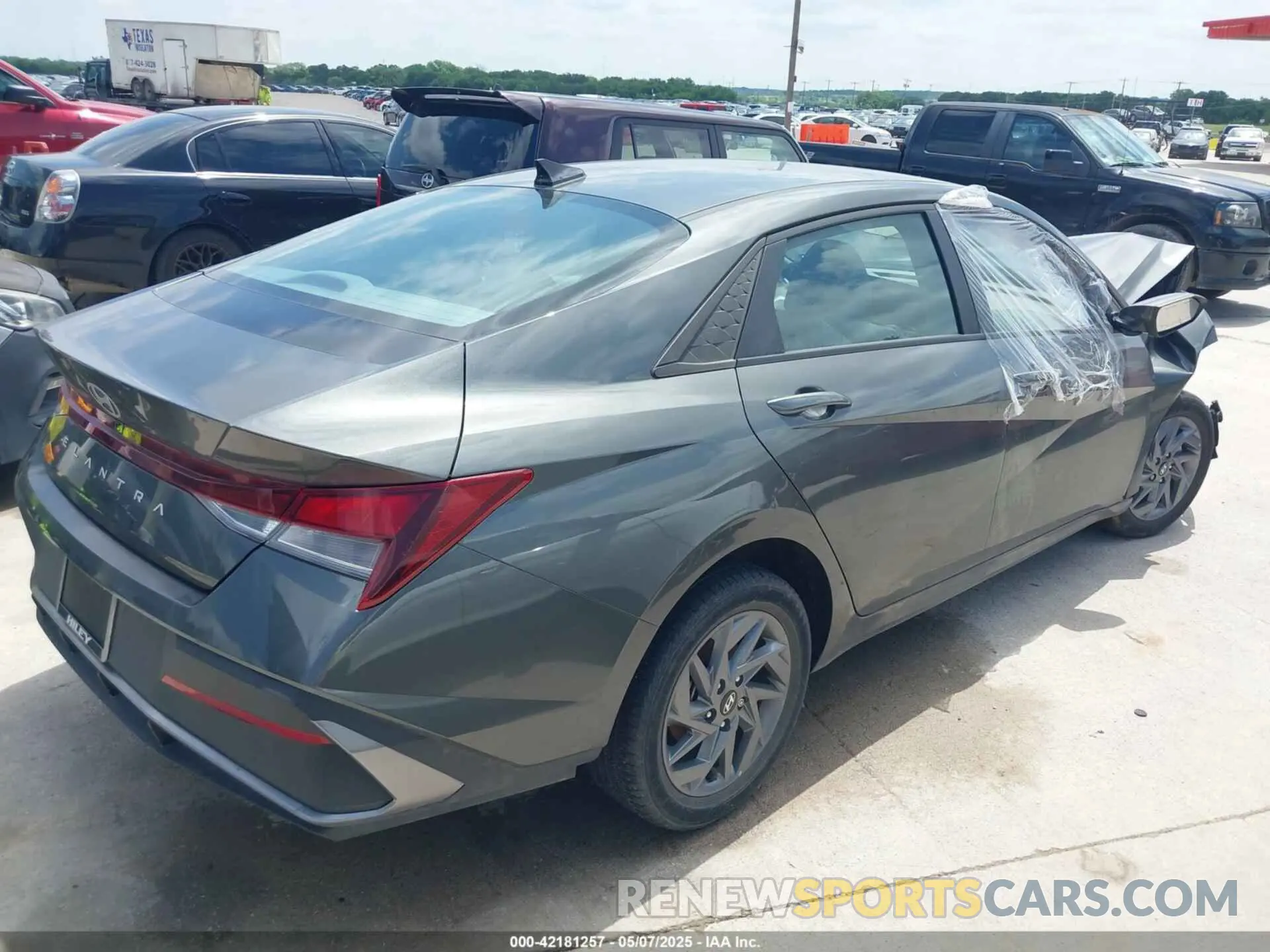4 fotografías del automóvil dañado KMHLM4DG8RU810526 HYUNDAI ELANTRA 2024