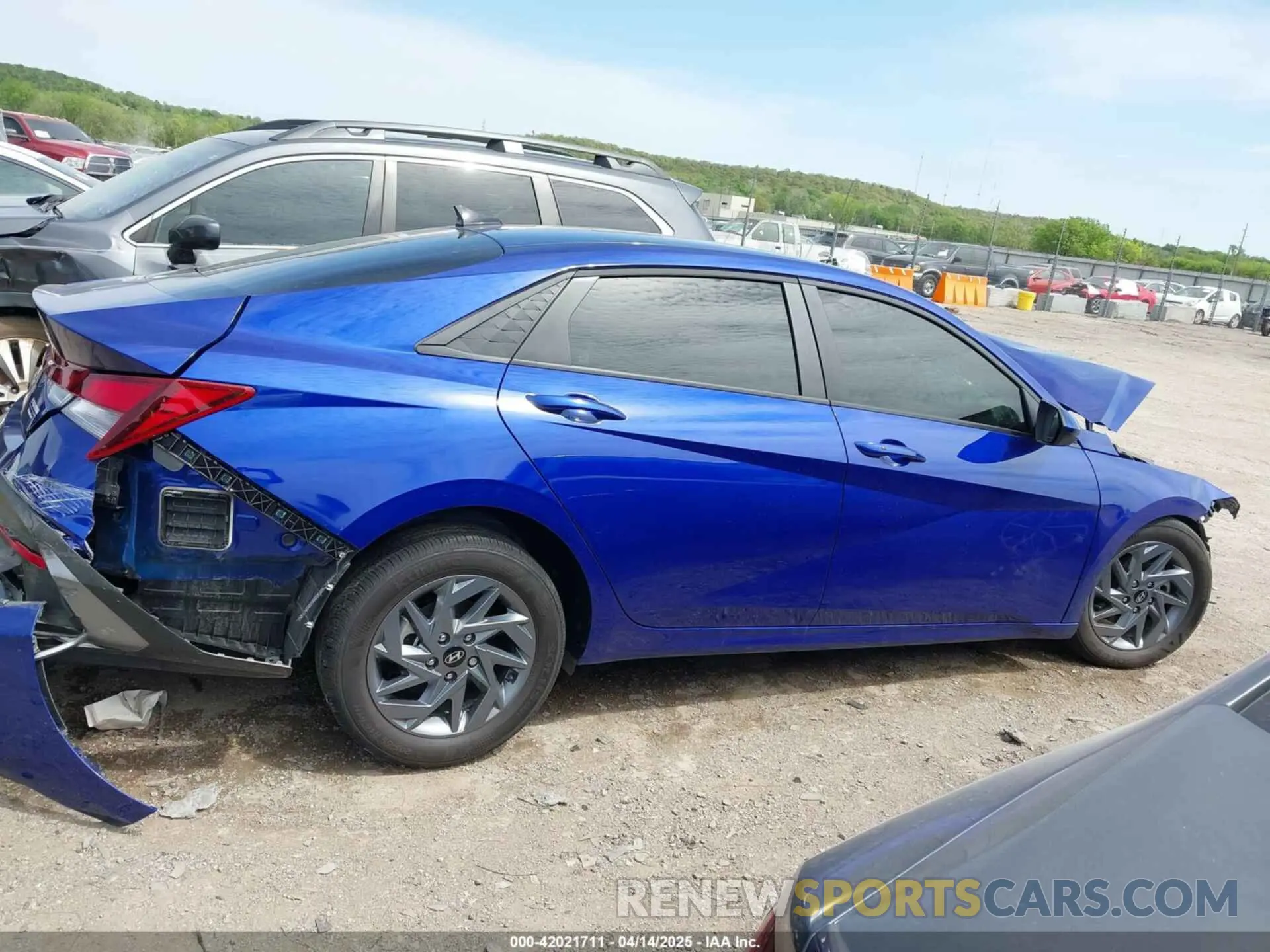 12 fotografías del automóvil dañado KMHLM4DG8RU817413 HYUNDAI ELANTRA 2024