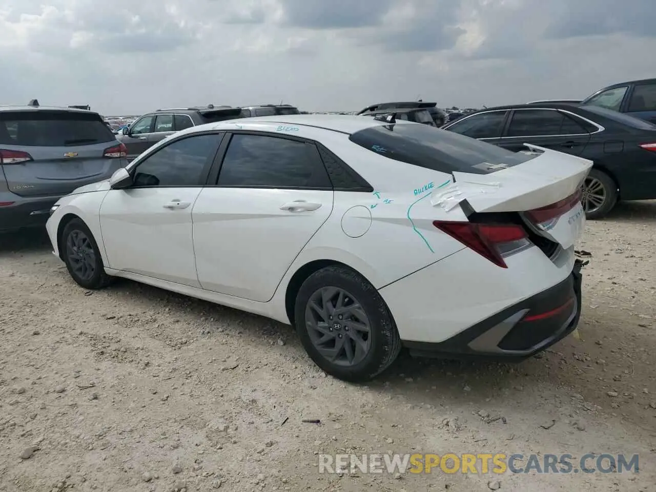 2 fotografías del automóvil dañado KMHLM4DG9RU761840 HYUNDAI ELANTRA 2024