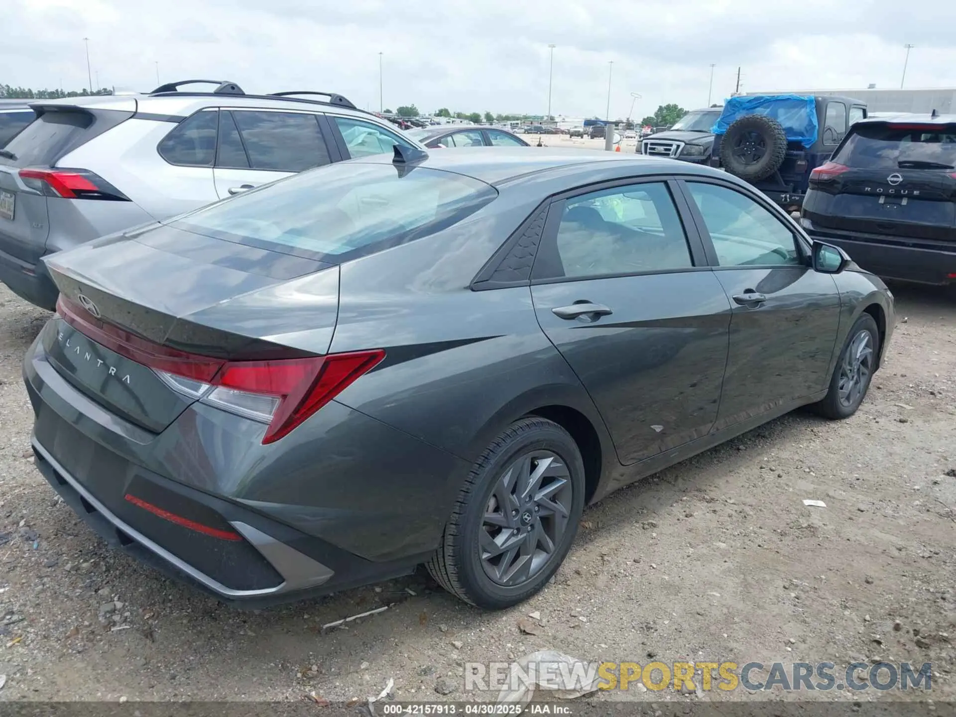 4 fotografías del automóvil dañado KMHLM4DG9RU787905 HYUNDAI ELANTRA 2024
