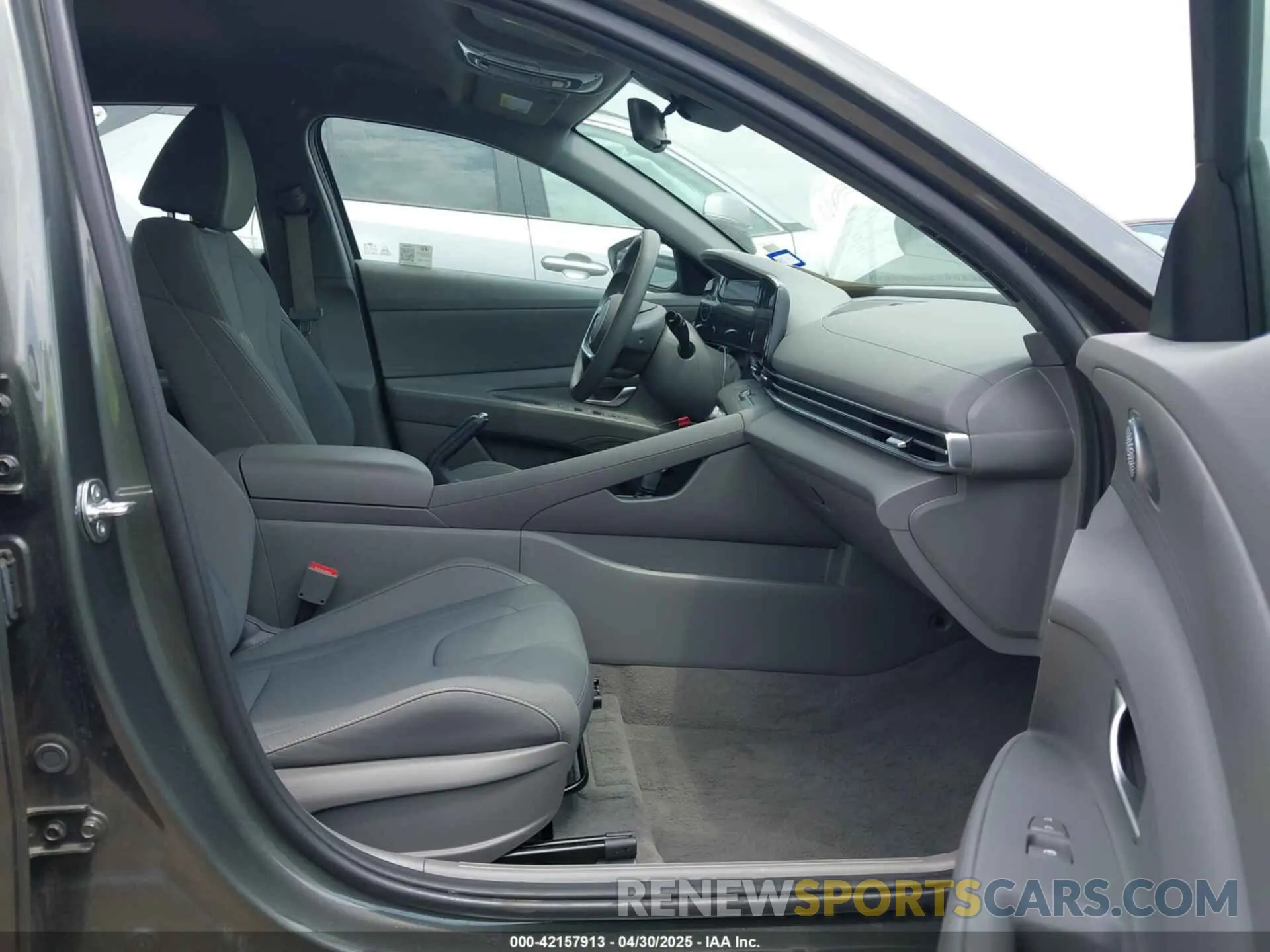 5 fotografías del automóvil dañado KMHLM4DG9RU787905 HYUNDAI ELANTRA 2024