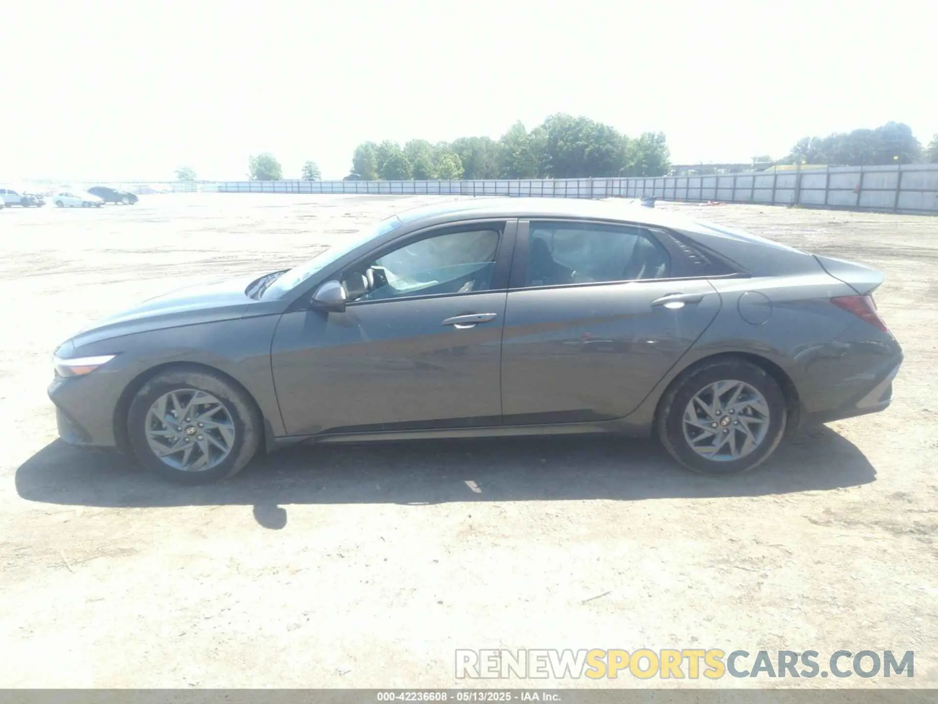14 fotografías del automóvil dañado KMHLM4DG9RU815492 HYUNDAI ELANTRA 2024