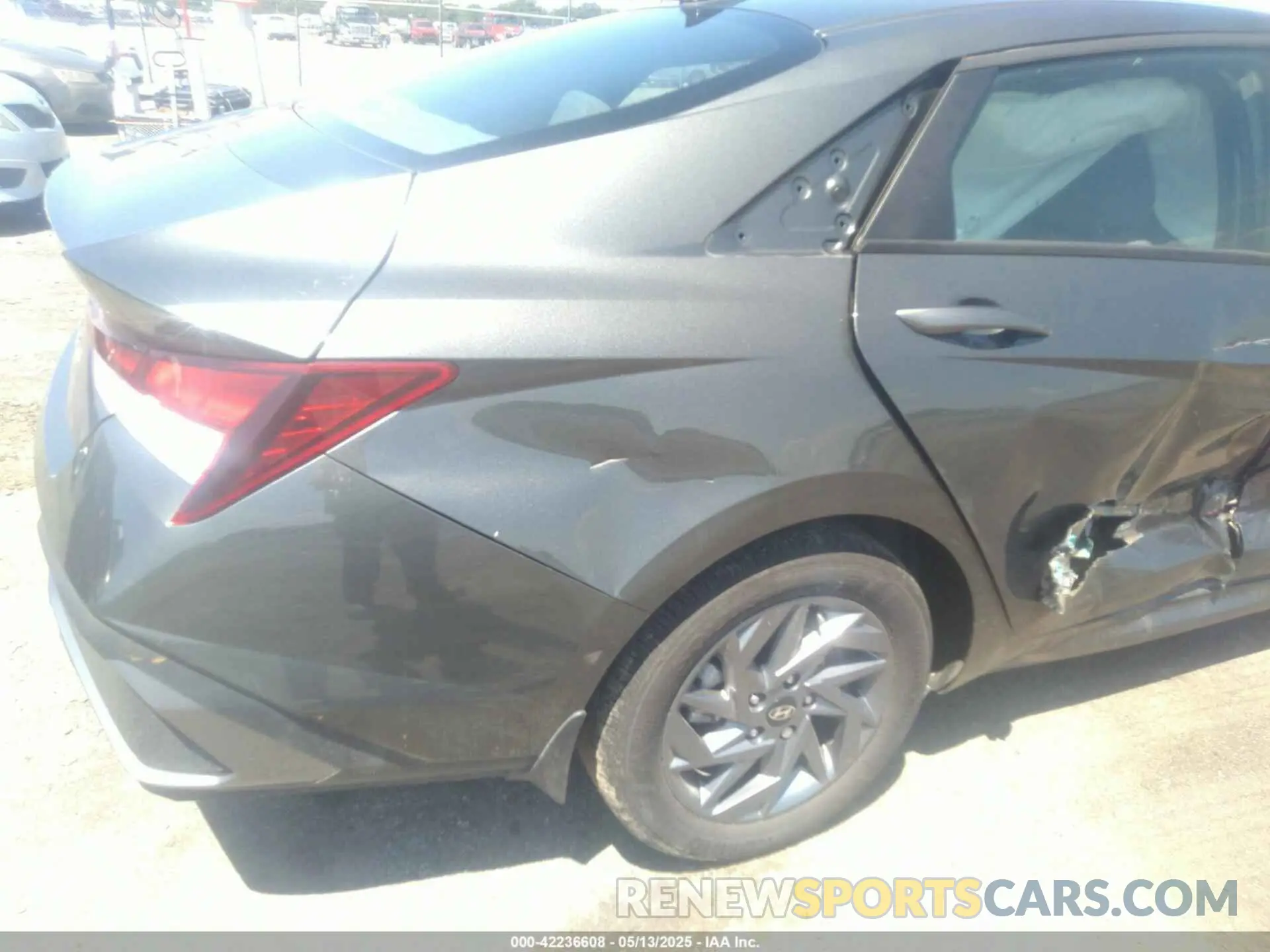 17 fotografías del automóvil dañado KMHLM4DG9RU815492 HYUNDAI ELANTRA 2024