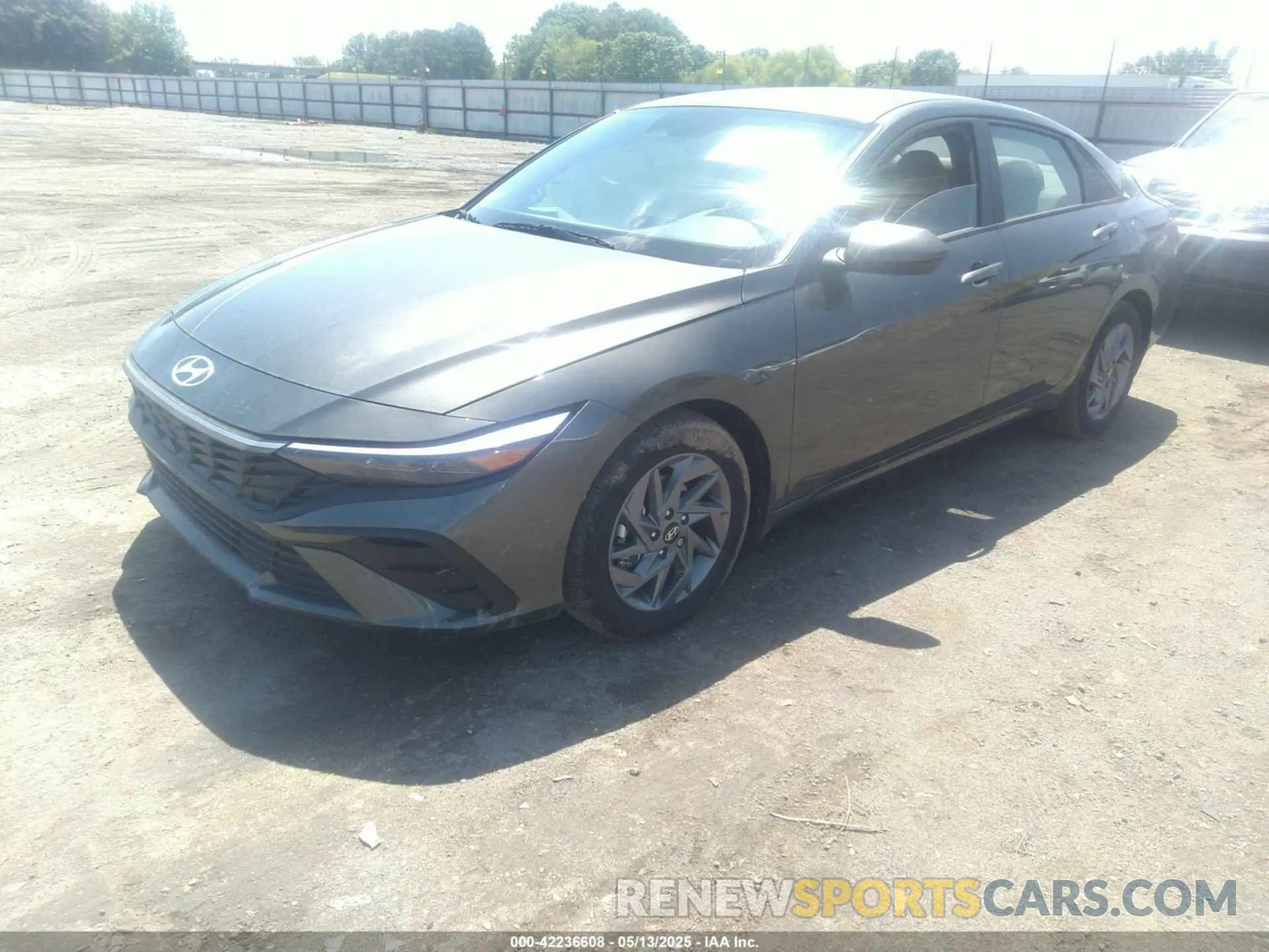 2 fotografías del automóvil dañado KMHLM4DG9RU815492 HYUNDAI ELANTRA 2024
