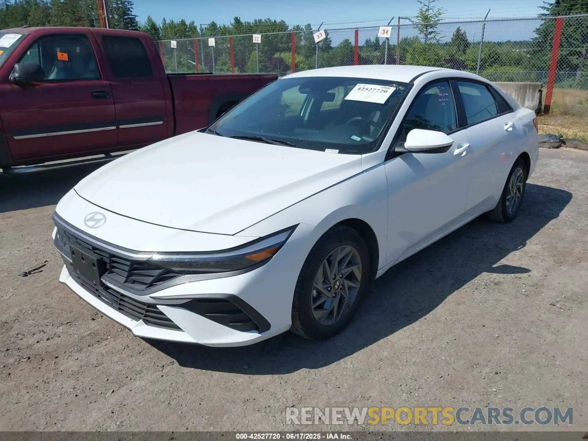 2 fotografías del automóvil dañado KMHLM4DG9RU819624 HYUNDAI ELANTRA 2024