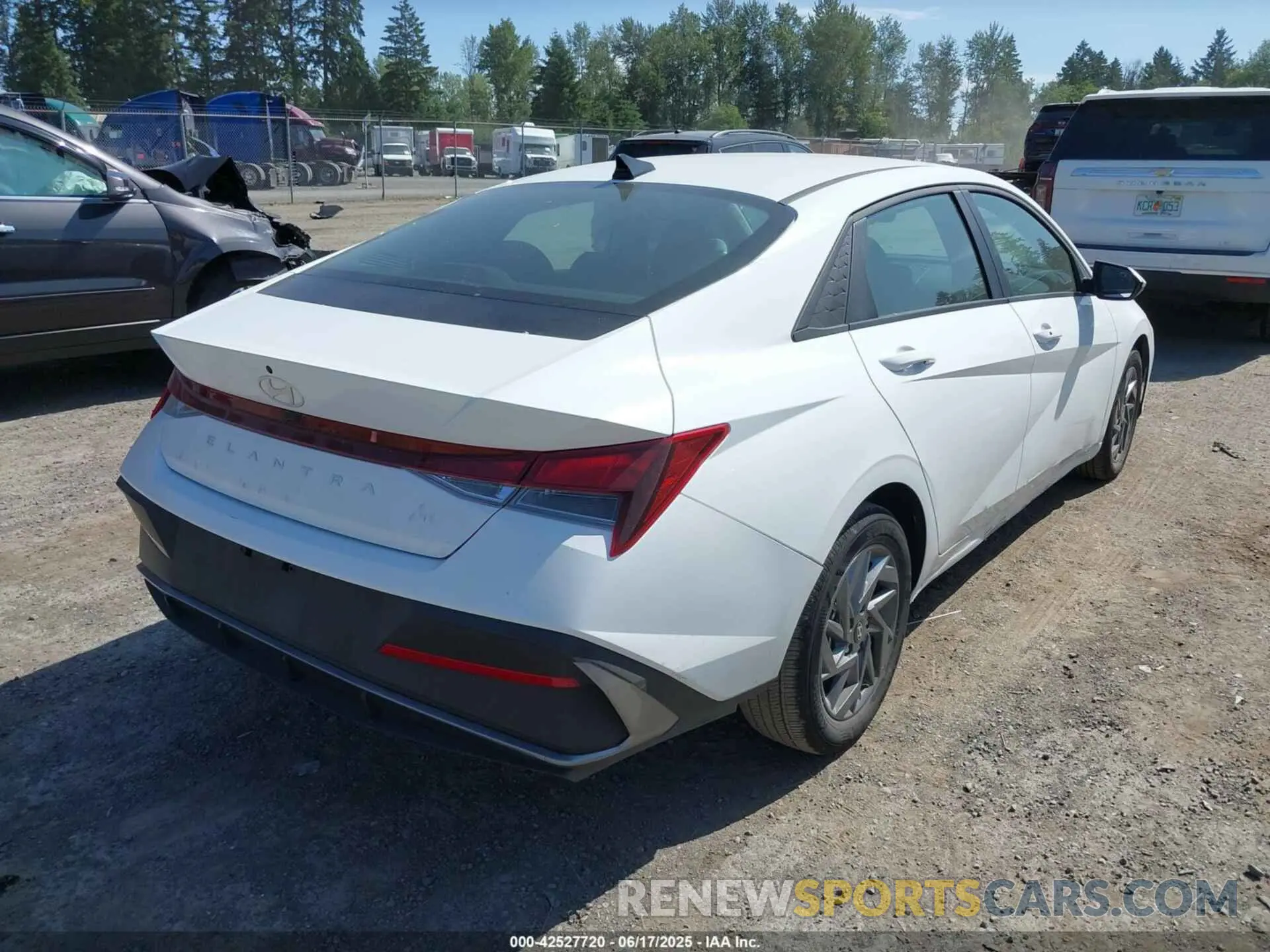 4 fotografías del automóvil dañado KMHLM4DG9RU819624 HYUNDAI ELANTRA 2024