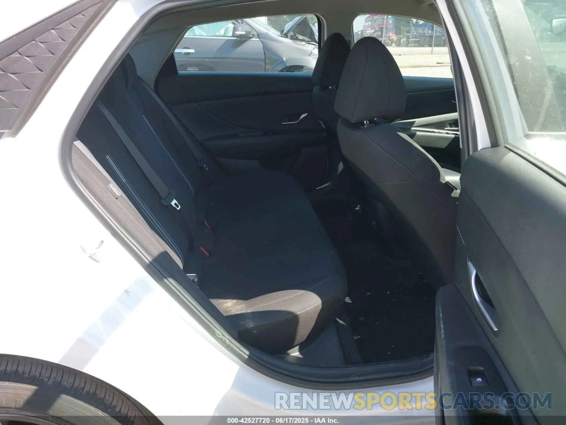 8 fotografías del automóvil dañado KMHLM4DG9RU819624 HYUNDAI ELANTRA 2024