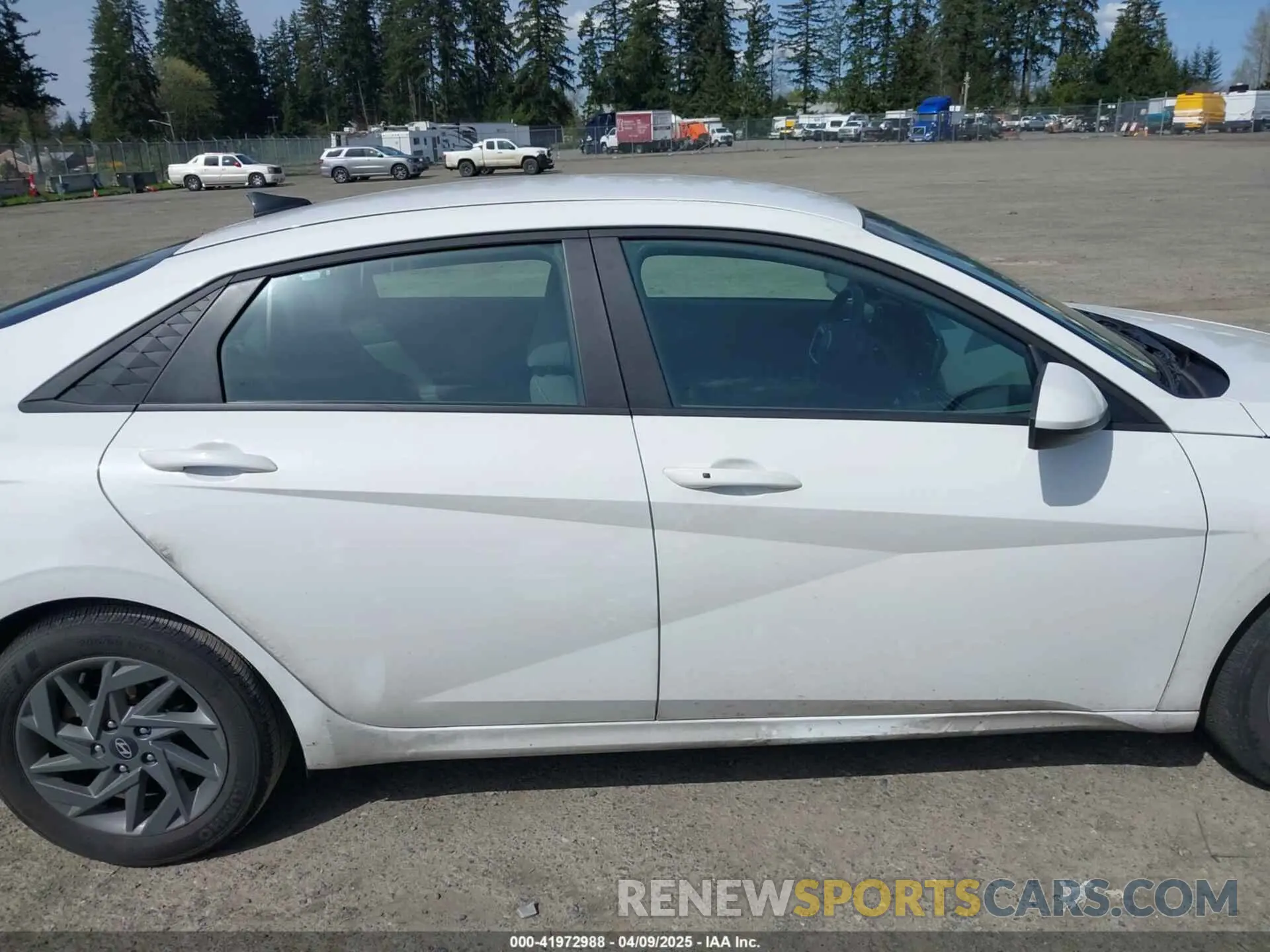14 fotografías del automóvil dañado KMHLM4DGXRU643294 HYUNDAI ELANTRA 2024