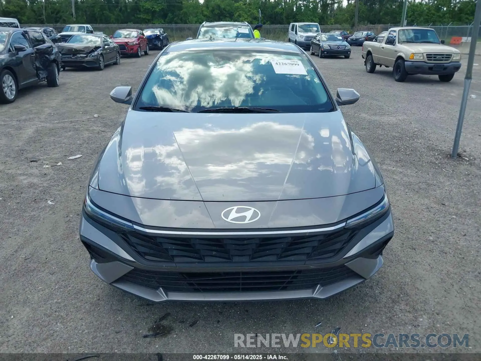 12 fotografías del automóvil dañado KMHLM4DGXRU661519 HYUNDAI ELANTRA 2024