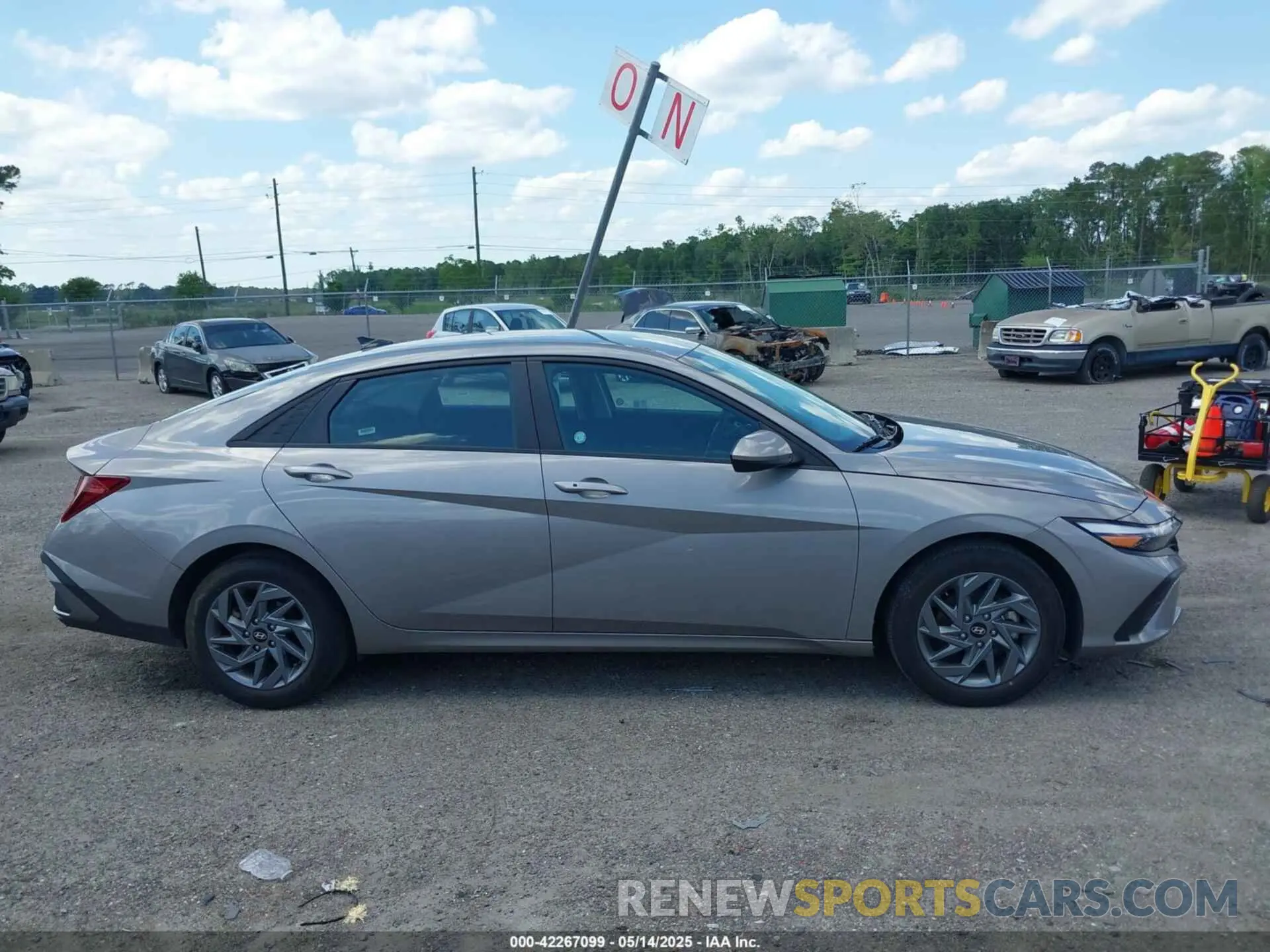 13 fotografías del automóvil dañado KMHLM4DGXRU661519 HYUNDAI ELANTRA 2024