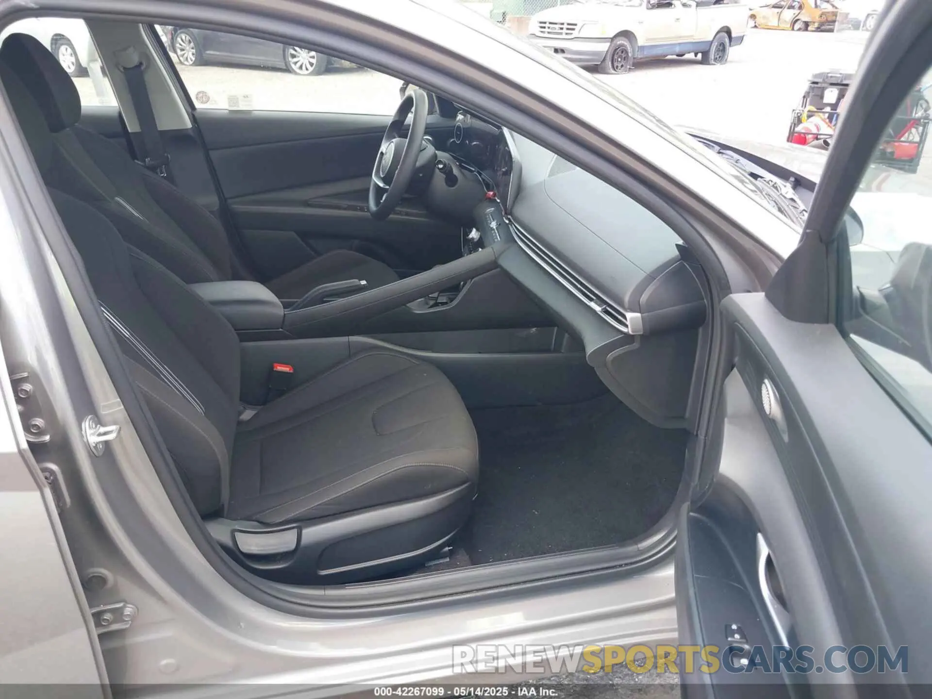 5 fotografías del automóvil dañado KMHLM4DGXRU661519 HYUNDAI ELANTRA 2024