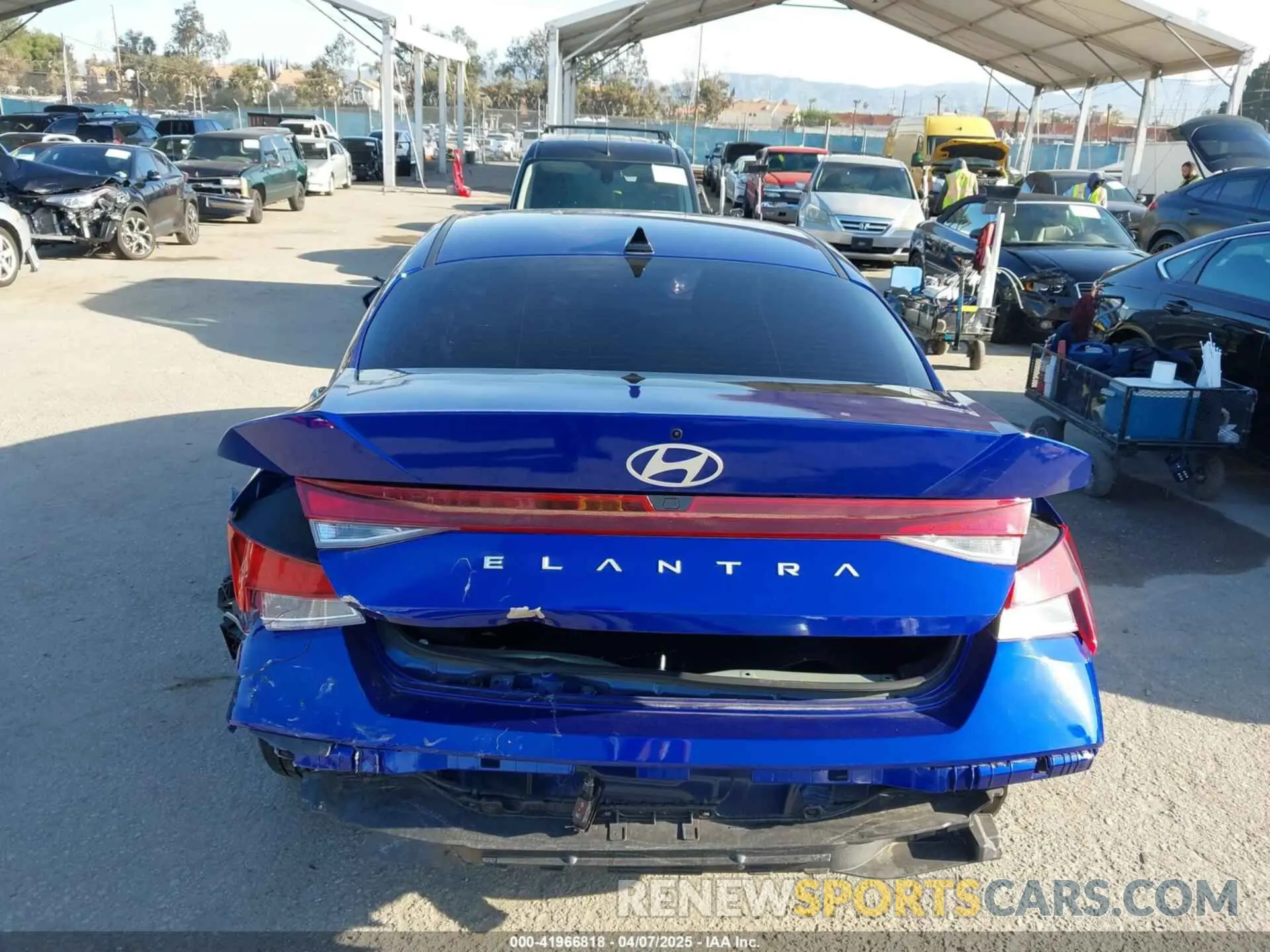 17 fotografías del automóvil dañado KMHLM4DGXRU708435 HYUNDAI ELANTRA 2024