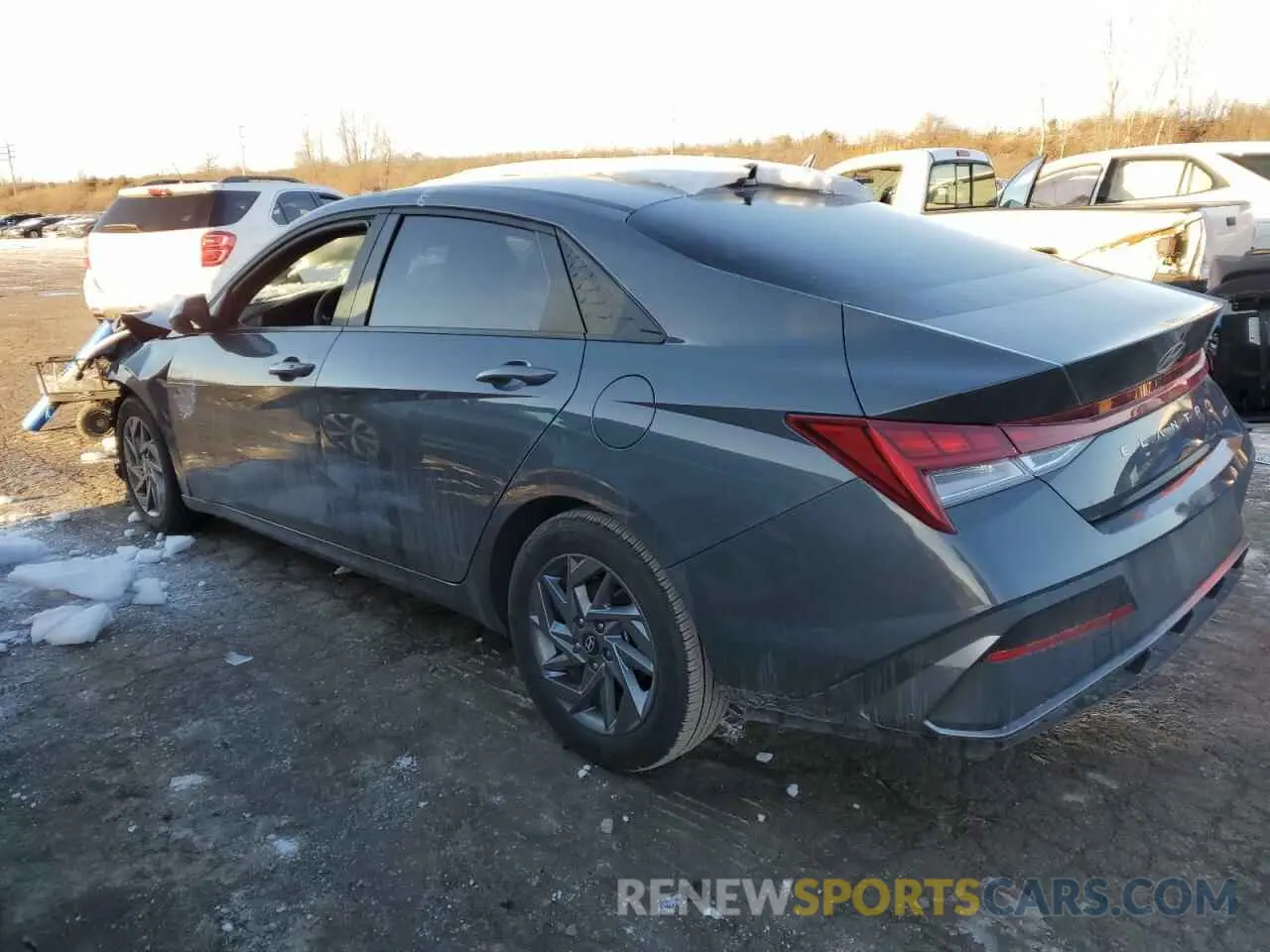 2 fotografías del automóvil dañado KMHLM4DJ2RU110030 HYUNDAI ELANTRA 2024
