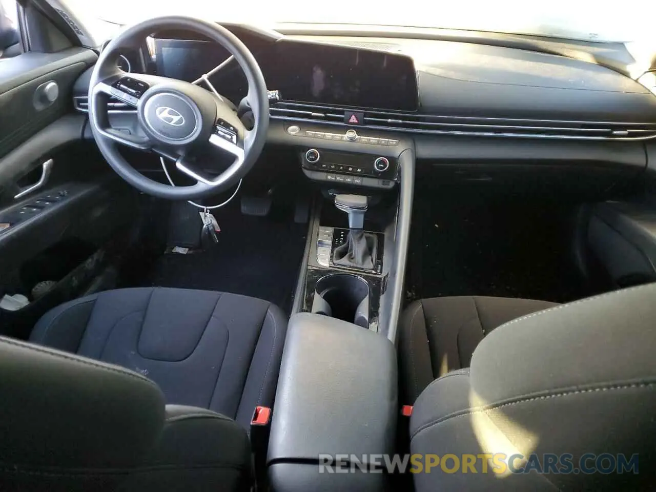 8 fotografías del automóvil dañado KMHLM4DJ2RU110030 HYUNDAI ELANTRA 2024