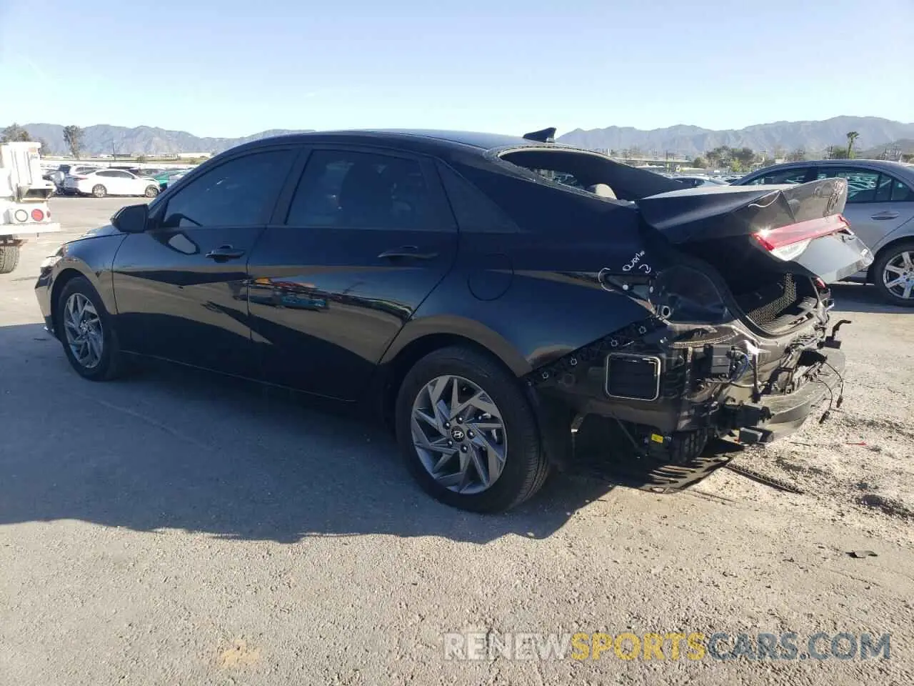 2 fotografías del automóvil dañado KMHLM4DJ6RU096875 HYUNDAI ELANTRA 2024