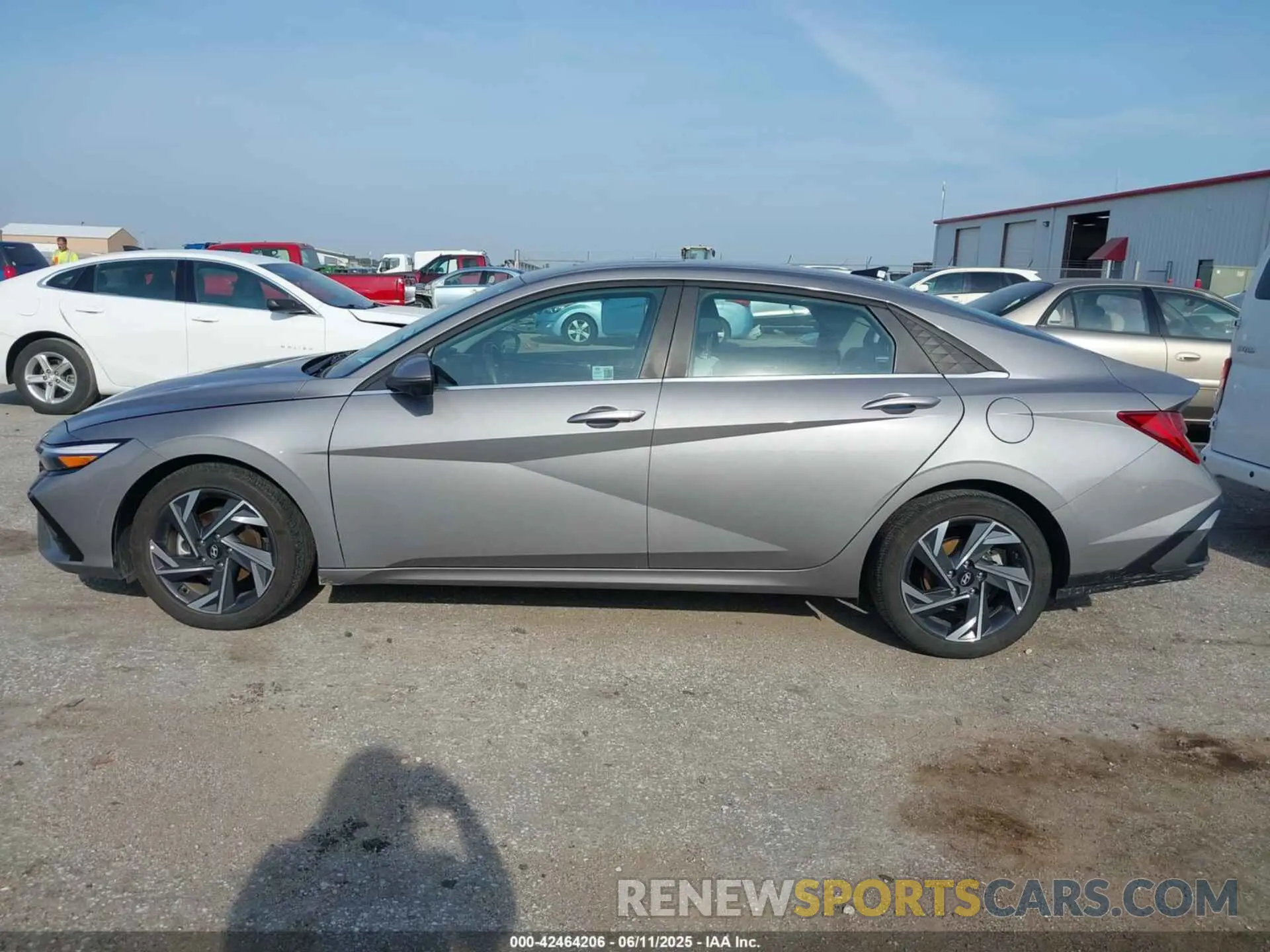 14 fotografías del automóvil dañado KMHLP4DG2RU828401 HYUNDAI ELANTRA 2024