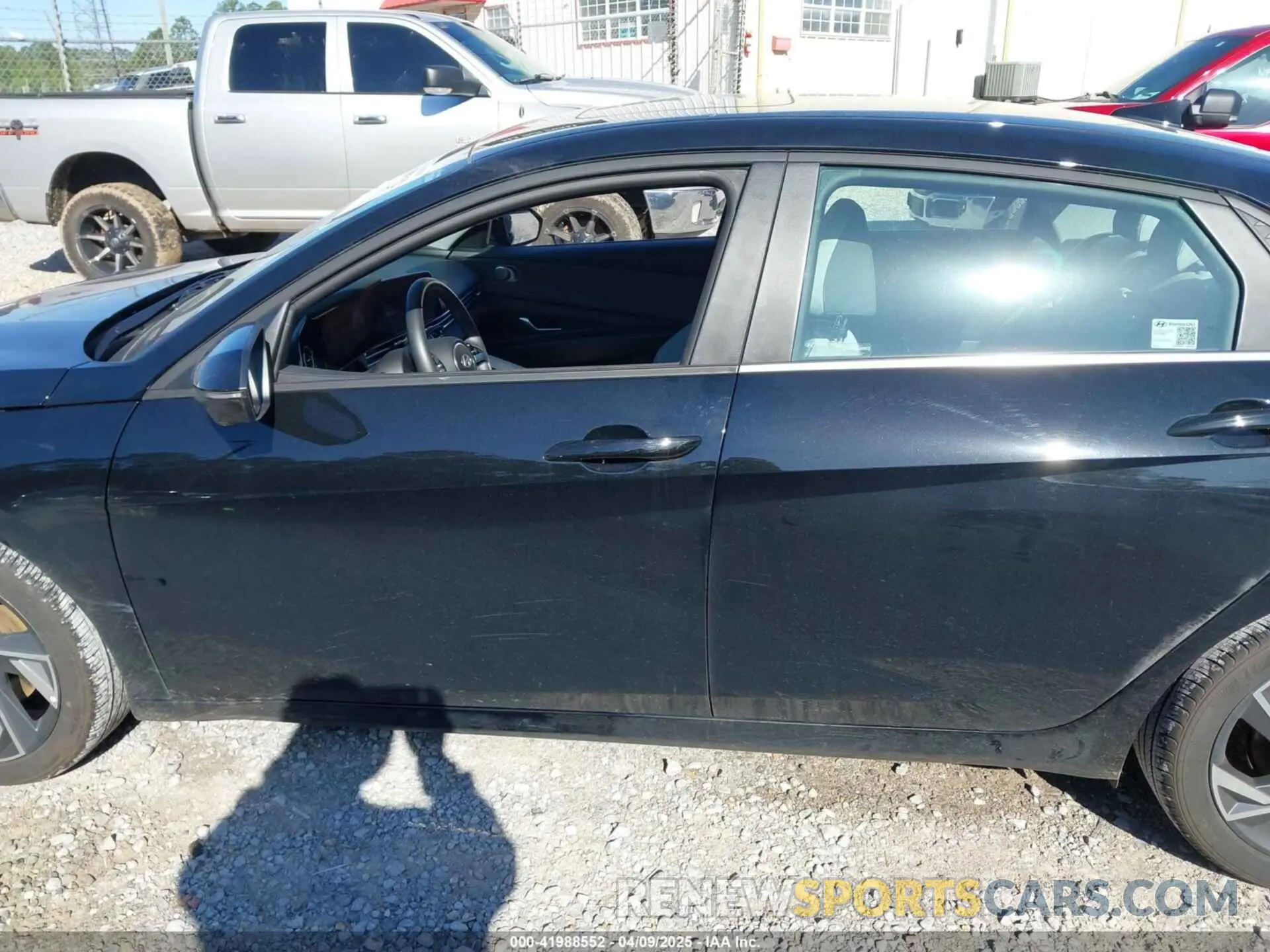 15 fotografías del automóvil dañado KMHLP4DG3RU838399 HYUNDAI ELANTRA 2024