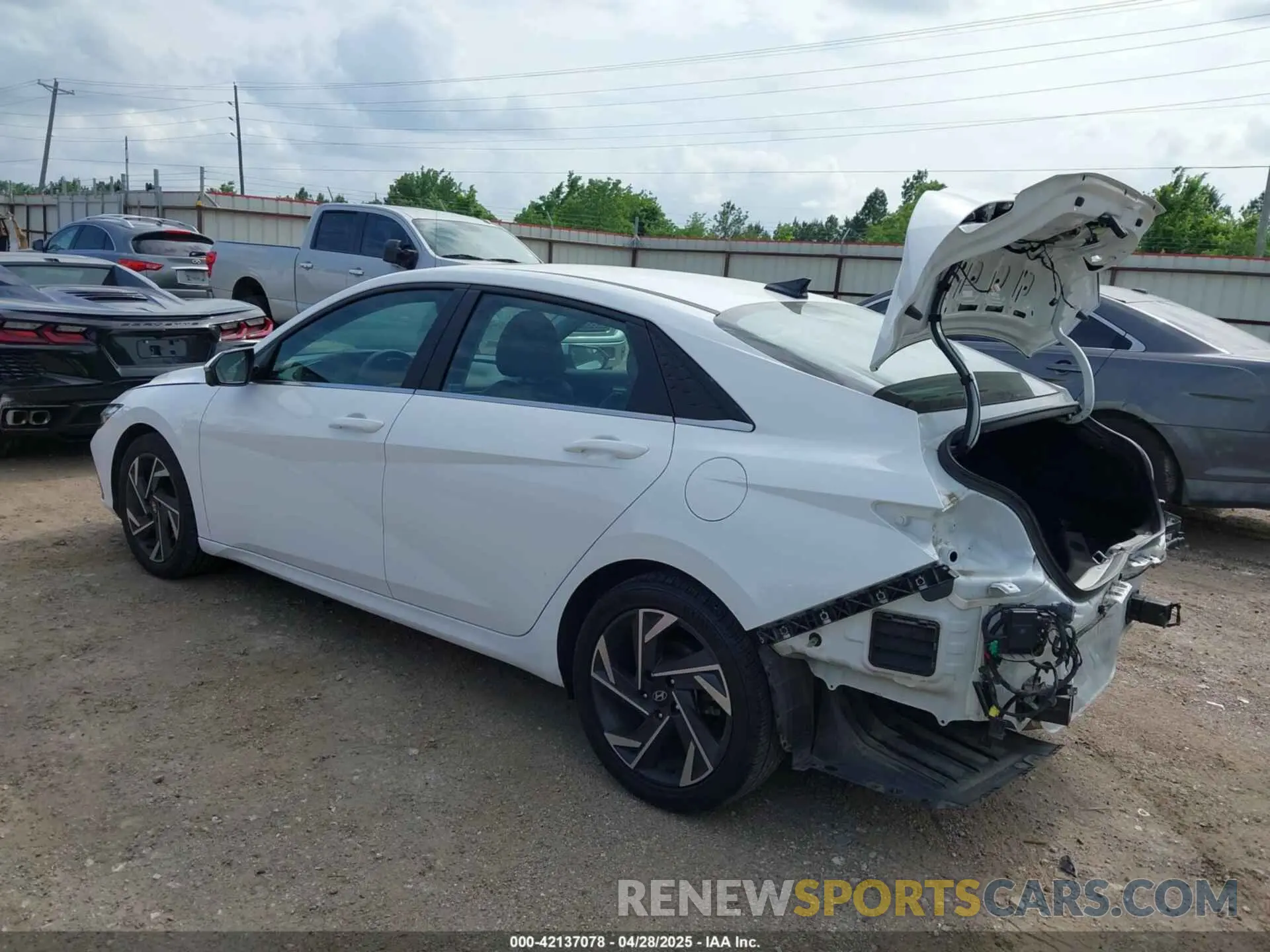 3 fotografías del automóvil dañado KMHLP4DG5RU703294 HYUNDAI ELANTRA 2024
