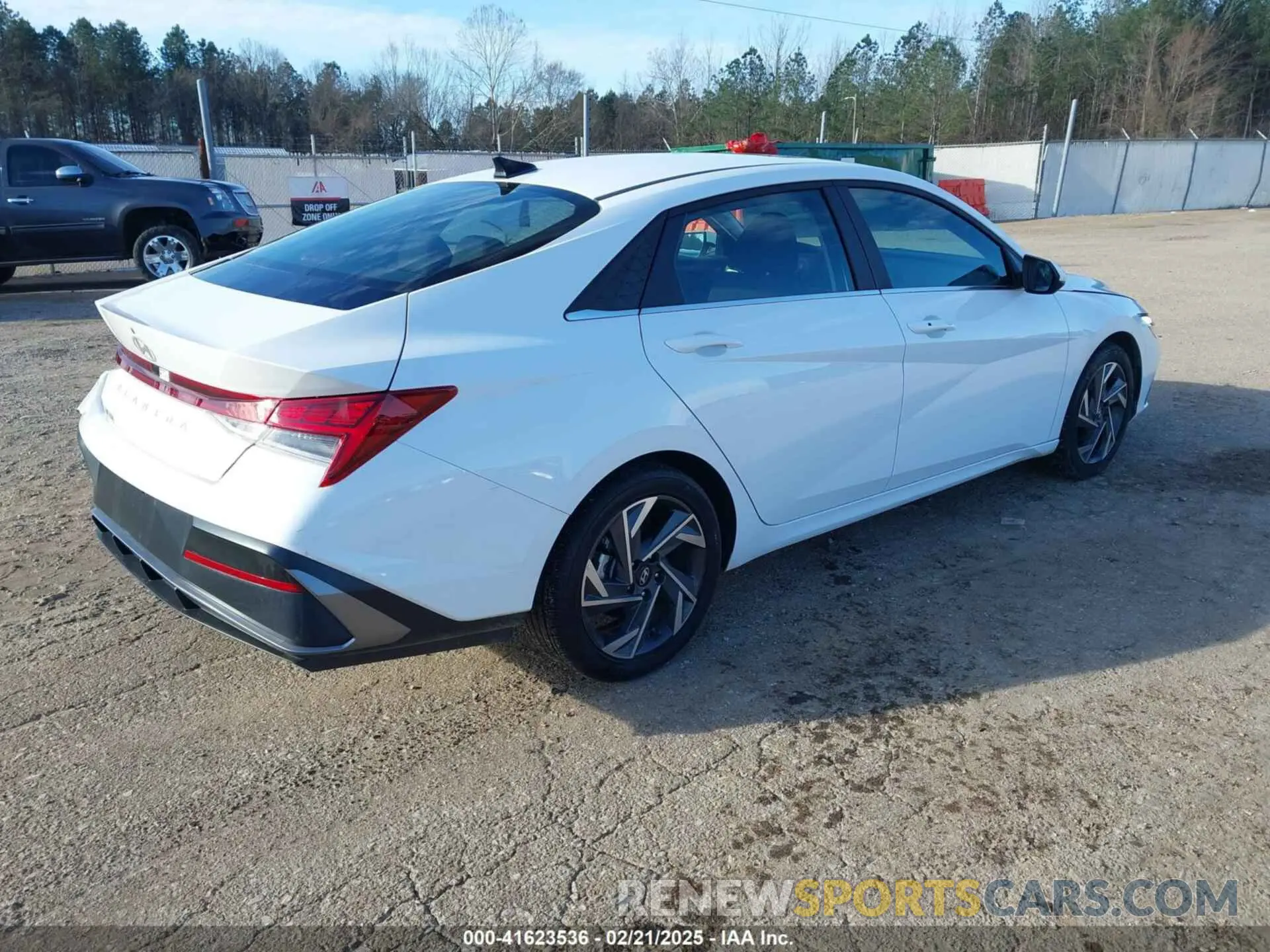 4 fotografías del automóvil dañado KMHLS4DG2RU700187 HYUNDAI ELANTRA 2024