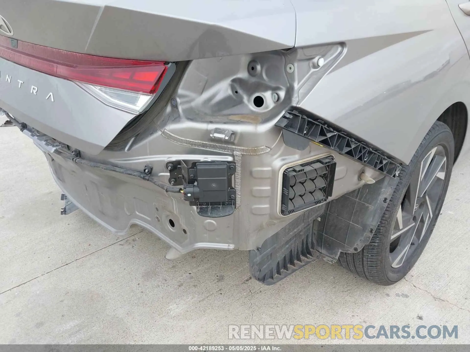 17 fotografías del automóvil dañado KMHLS4DGXRU717514 HYUNDAI ELANTRA 2024