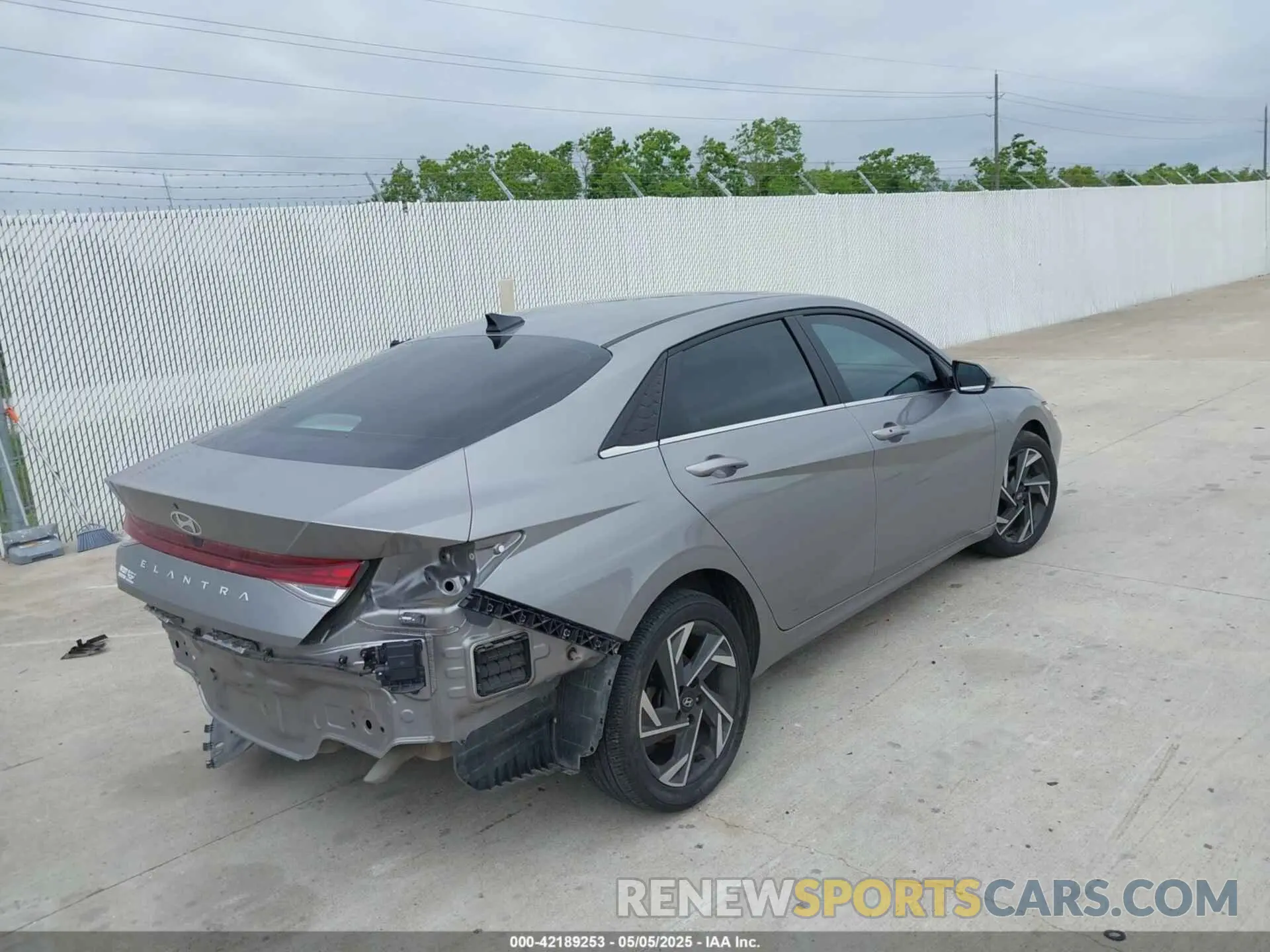 4 fotografías del automóvil dañado KMHLS4DGXRU717514 HYUNDAI ELANTRA 2024